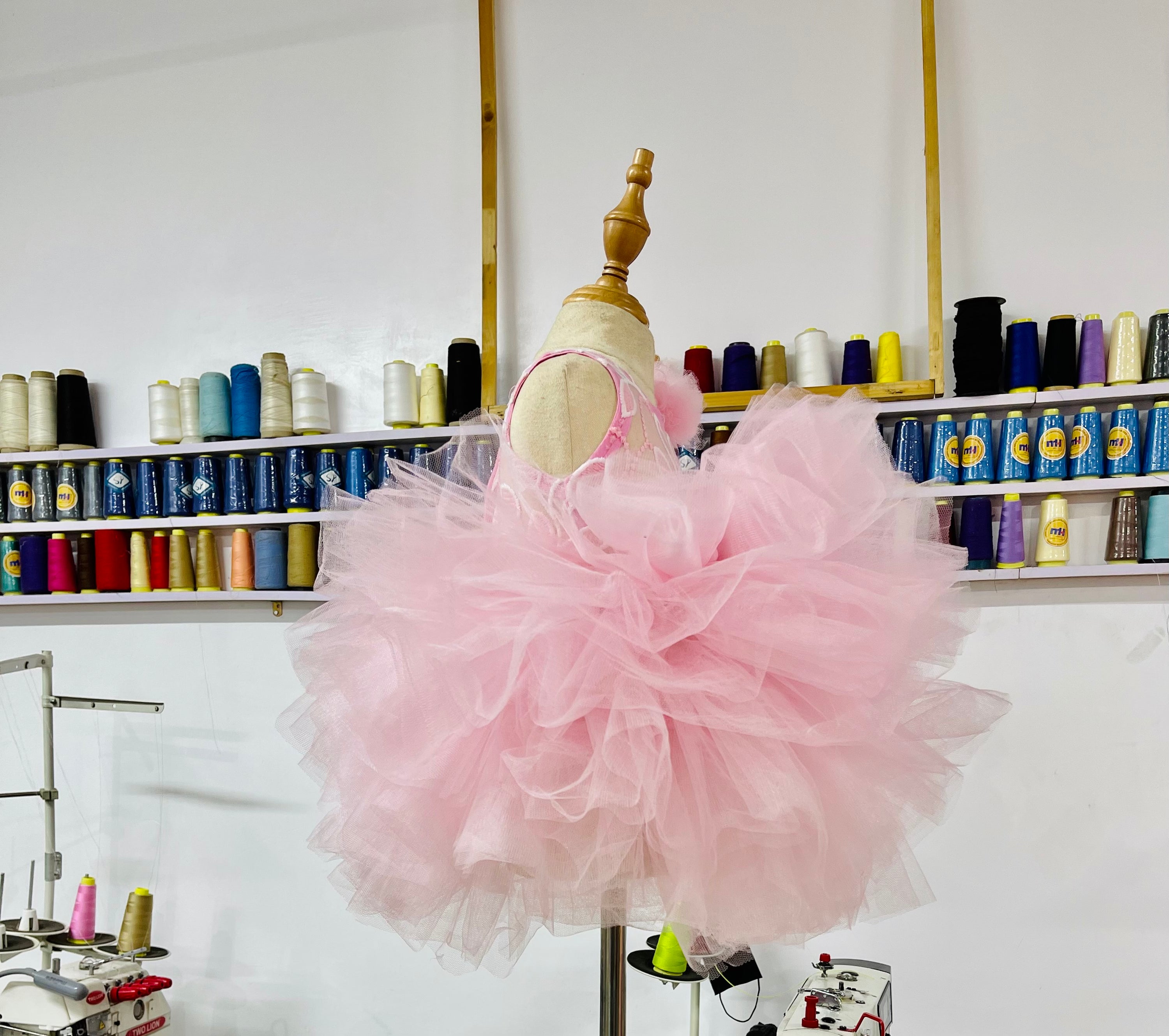 Adorable pink dress for baby girls featuring a cupcake design, perfect for first birthday celebrations.