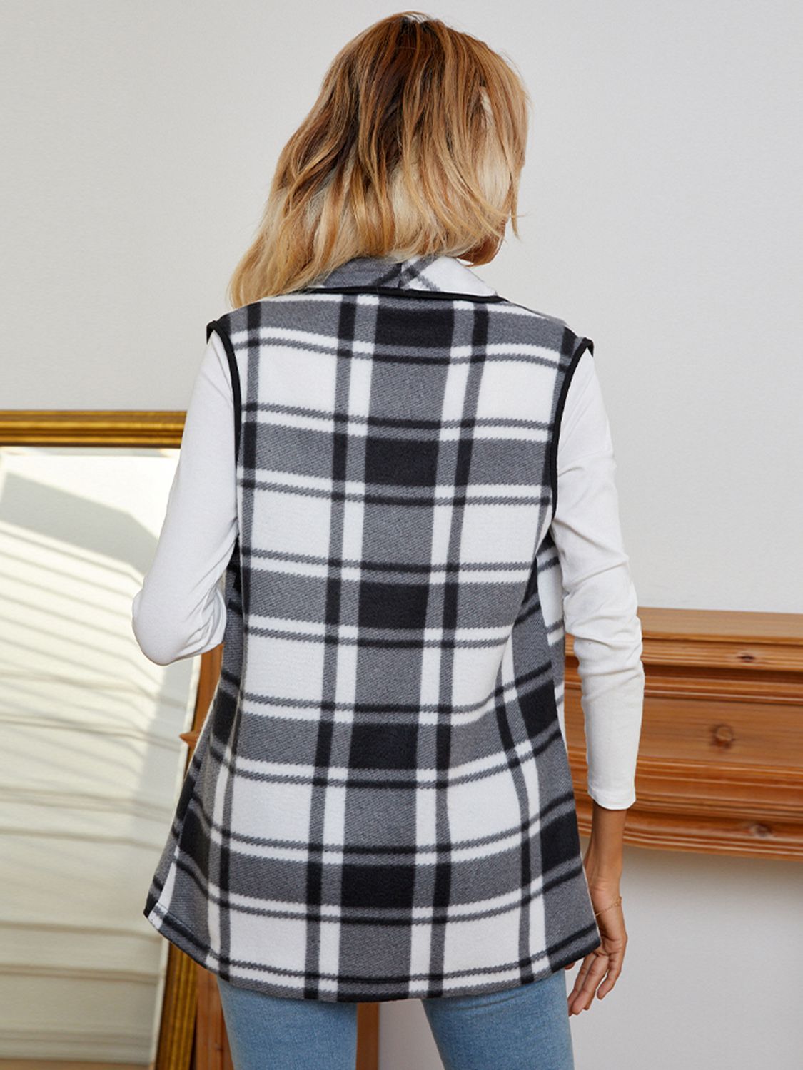 Chic plaid open front vest in stylish design, perfect for layering.