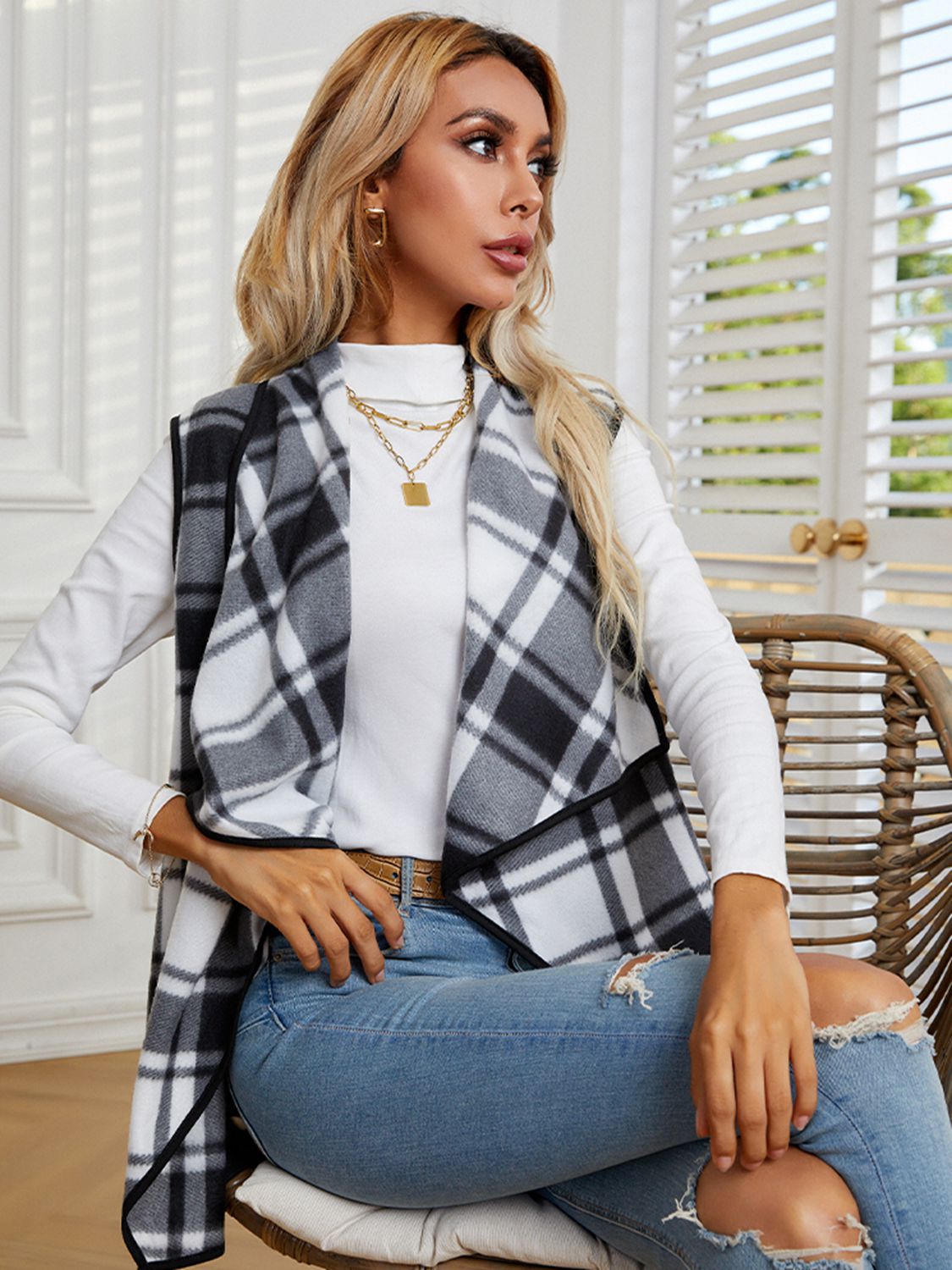 Chic plaid open front vest in stylish design, perfect for layering.