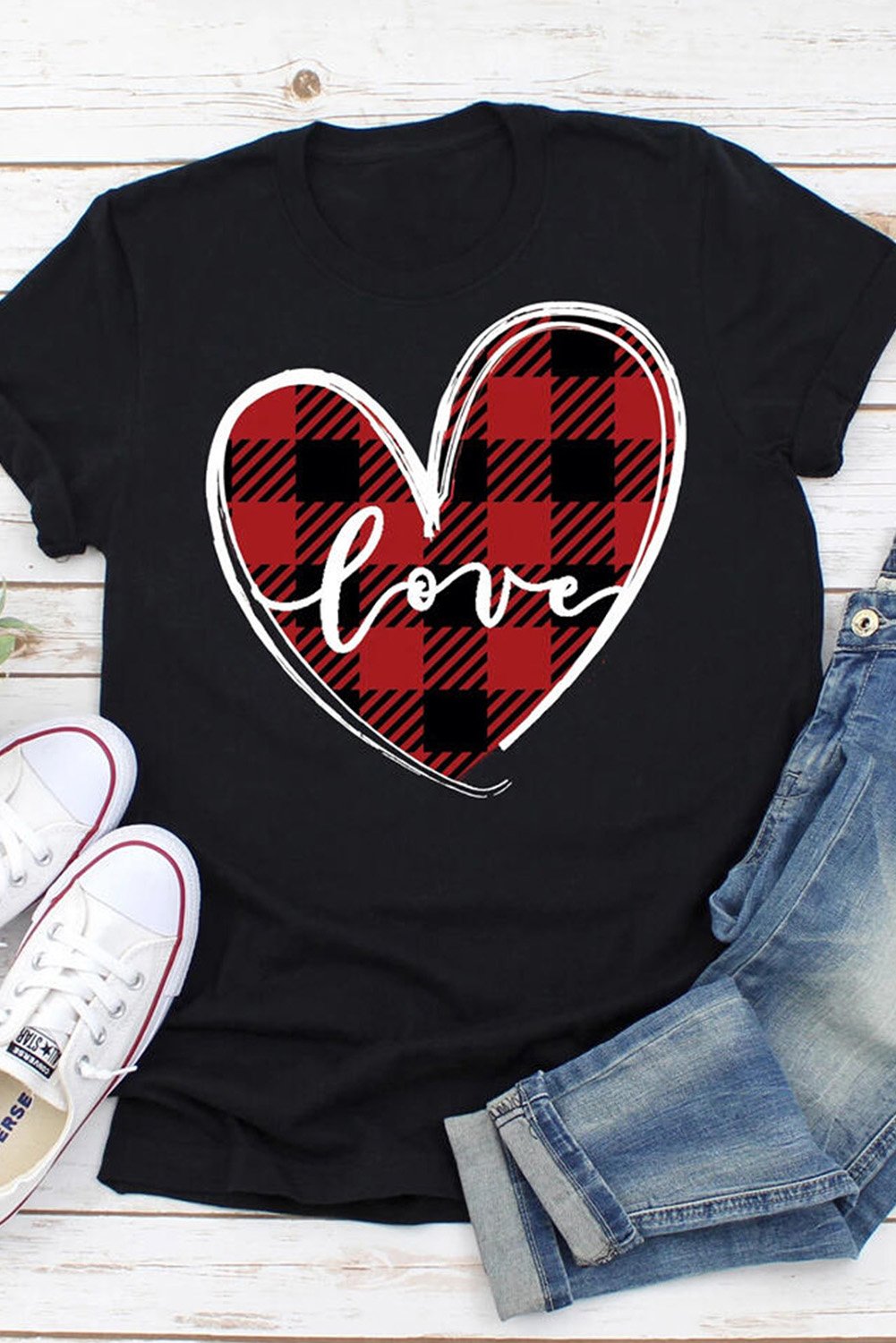 A stylish plaid splicing heart tee featuring a chic design, lightweight fabric, and a comfortable fit, perfect for casual outings.