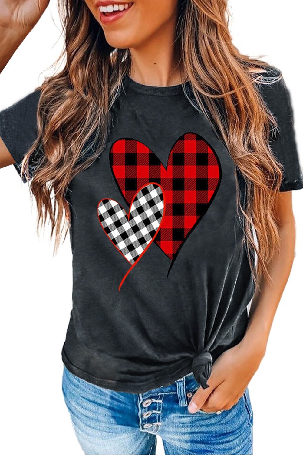 A stylish plaid splicing heart tee featuring a chic design, lightweight fabric, and a comfortable fit, perfect for casual outings.