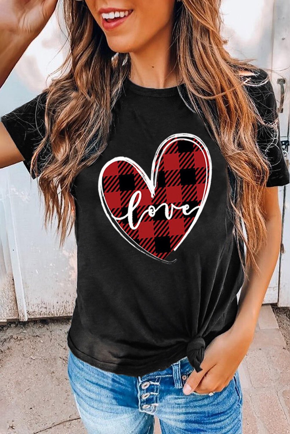 A stylish plaid splicing heart tee featuring a chic design, lightweight fabric, and a comfortable fit, perfect for casual outings.