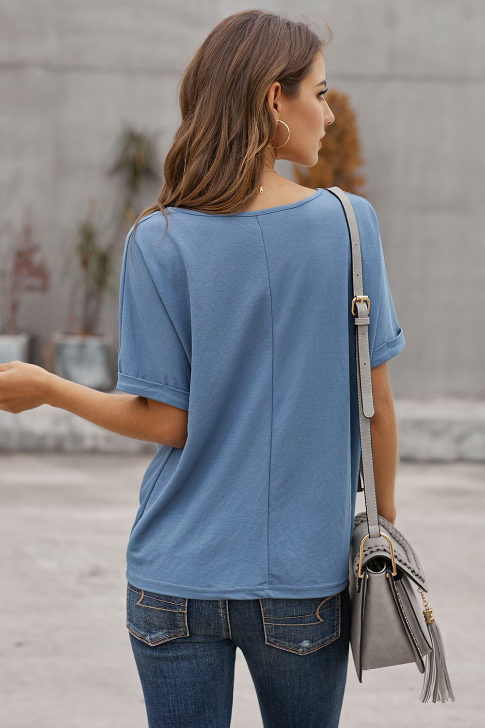 A stylish Plain Short Sleeve Twist Tee featuring a unique twist design, scoop neck, and kangaroo pouch, perfect for autumn wear.