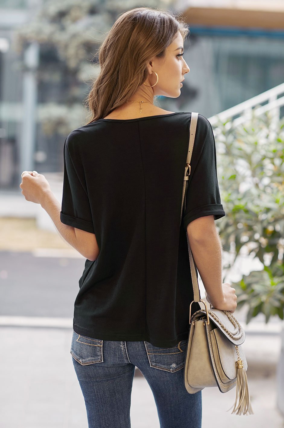 A stylish Plain Short Sleeve Twist Tee featuring a unique twist design, scoop neck, and kangaroo pouch, perfect for autumn wear.