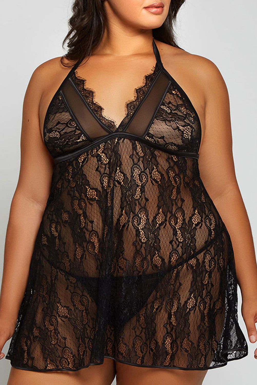 Elegant Plus Size Babydoll Komplet Schia in black, featuring soft lace, deep V neckline, and adjustable straps.