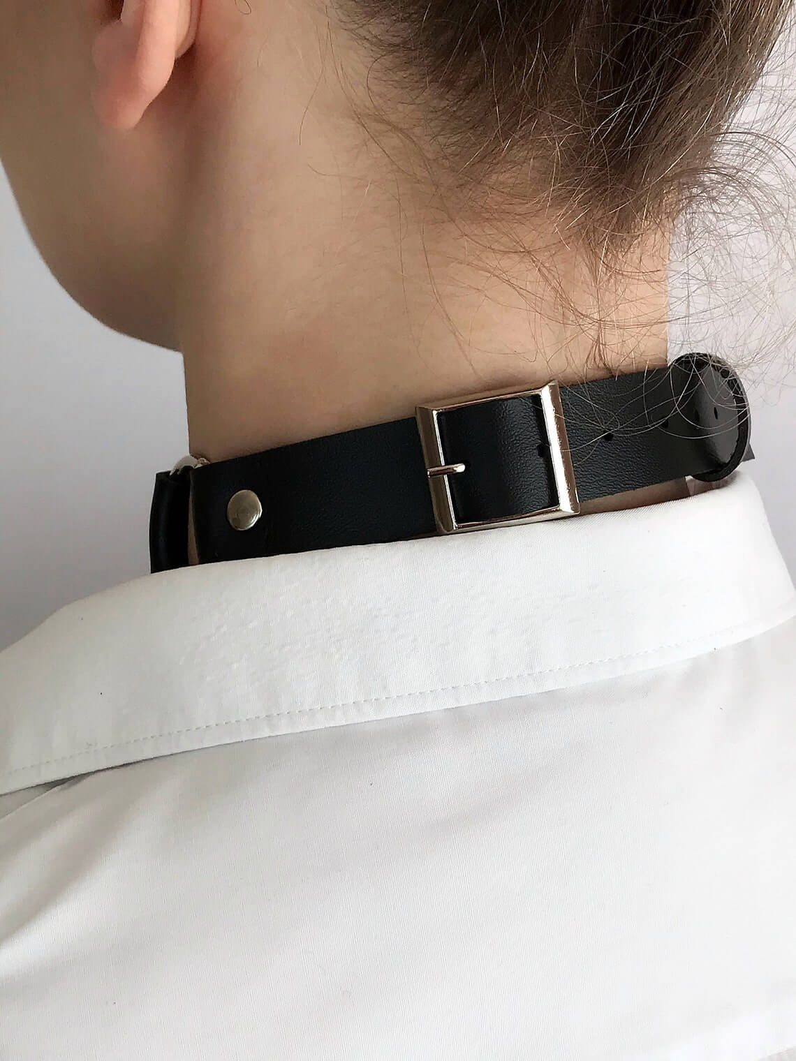 A stylish Punk Pock Choker featuring unique pock detailing, perfect for alternative fashion enthusiasts.