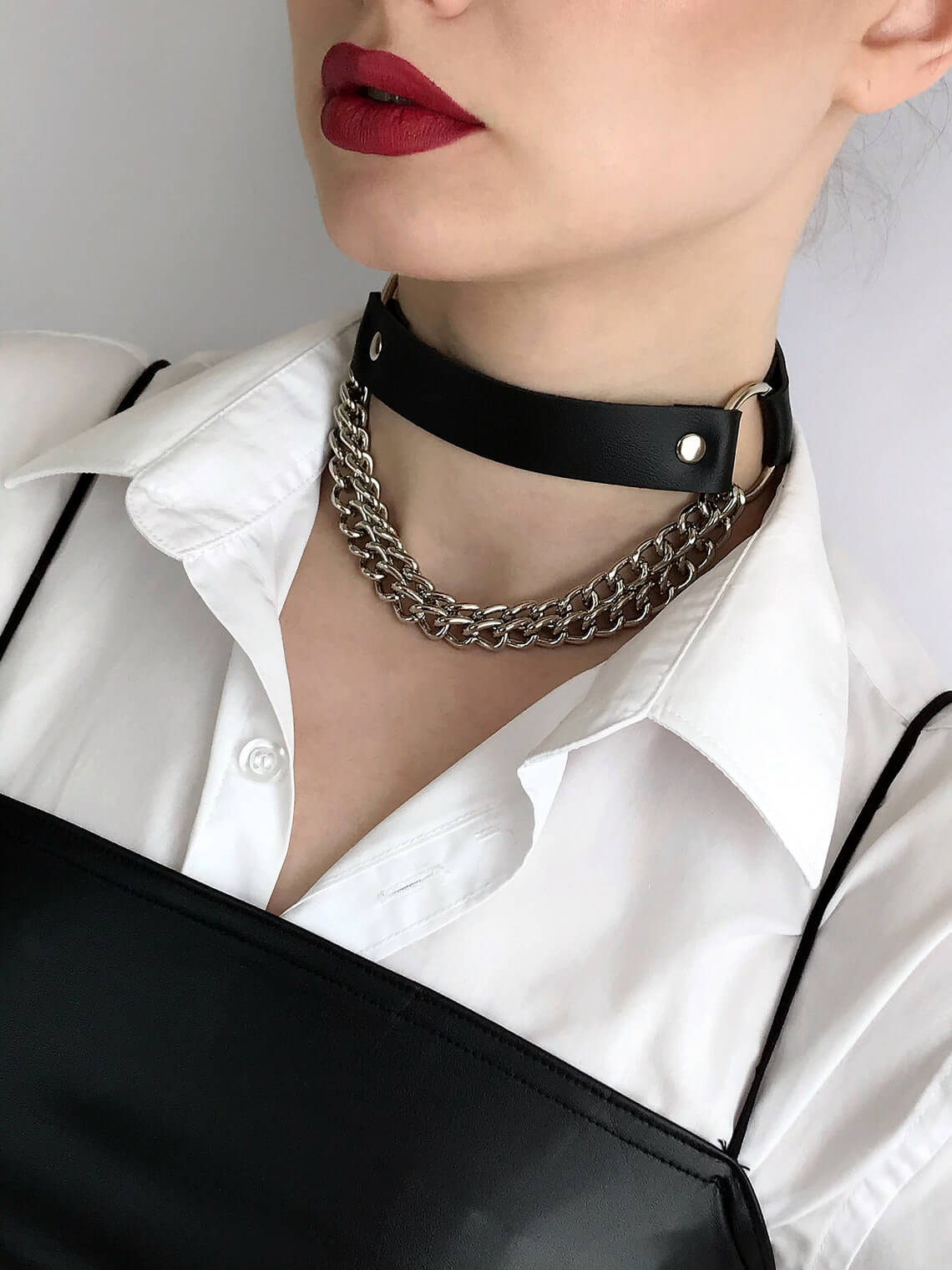 A stylish Punk Pock Choker featuring unique pock detailing, perfect for alternative fashion enthusiasts.