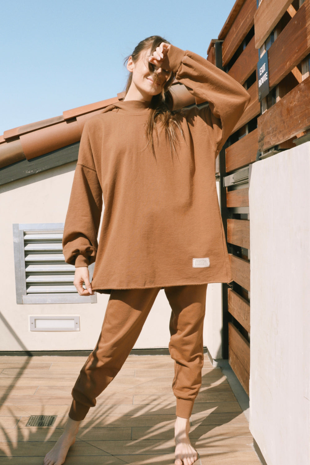 A cozy oversized bell-shaped hoodie in saddle color, made from 100% cotton, perfect for casual wear.