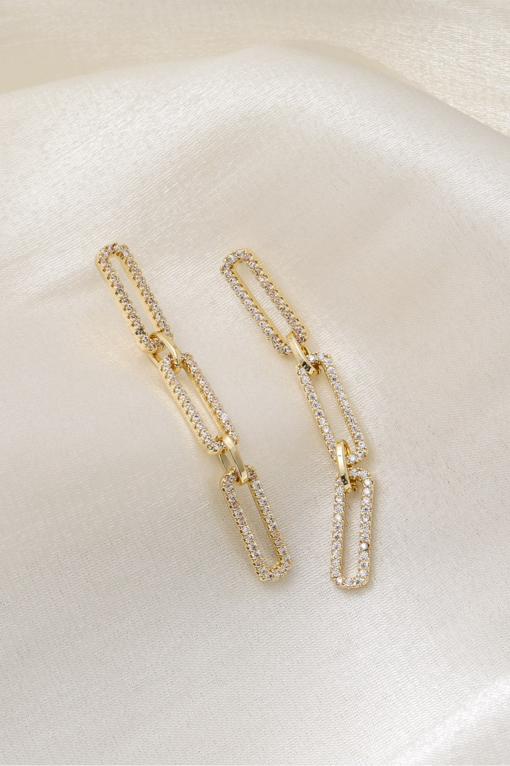 Rhinestone Chunky Chain Drop Earrings featuring a modern design with sparkling rhinestones and a lightweight copper structure.