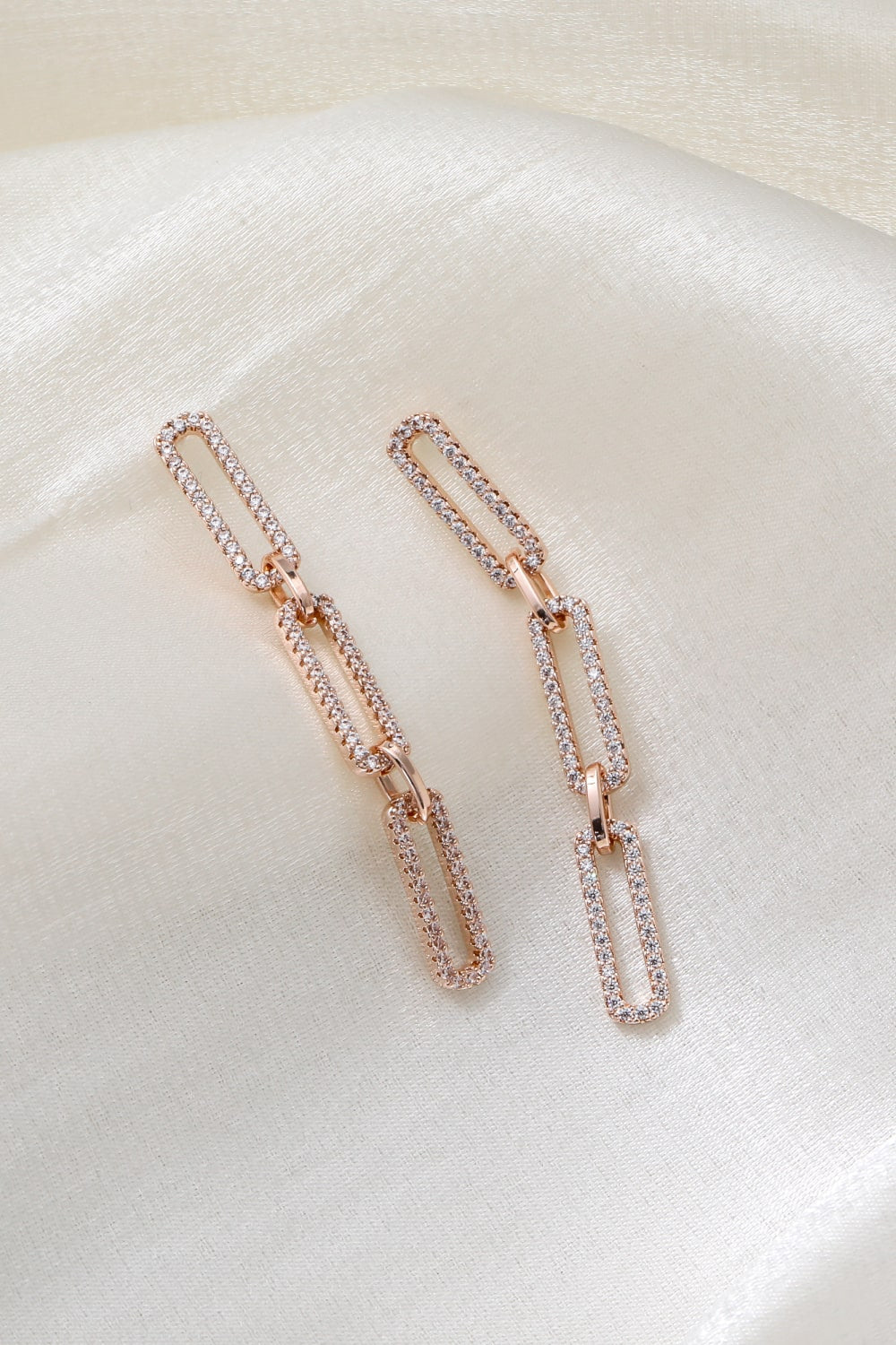 Rhinestone Chunky Chain Drop Earrings featuring a modern design with sparkling rhinestones and a lightweight copper structure.