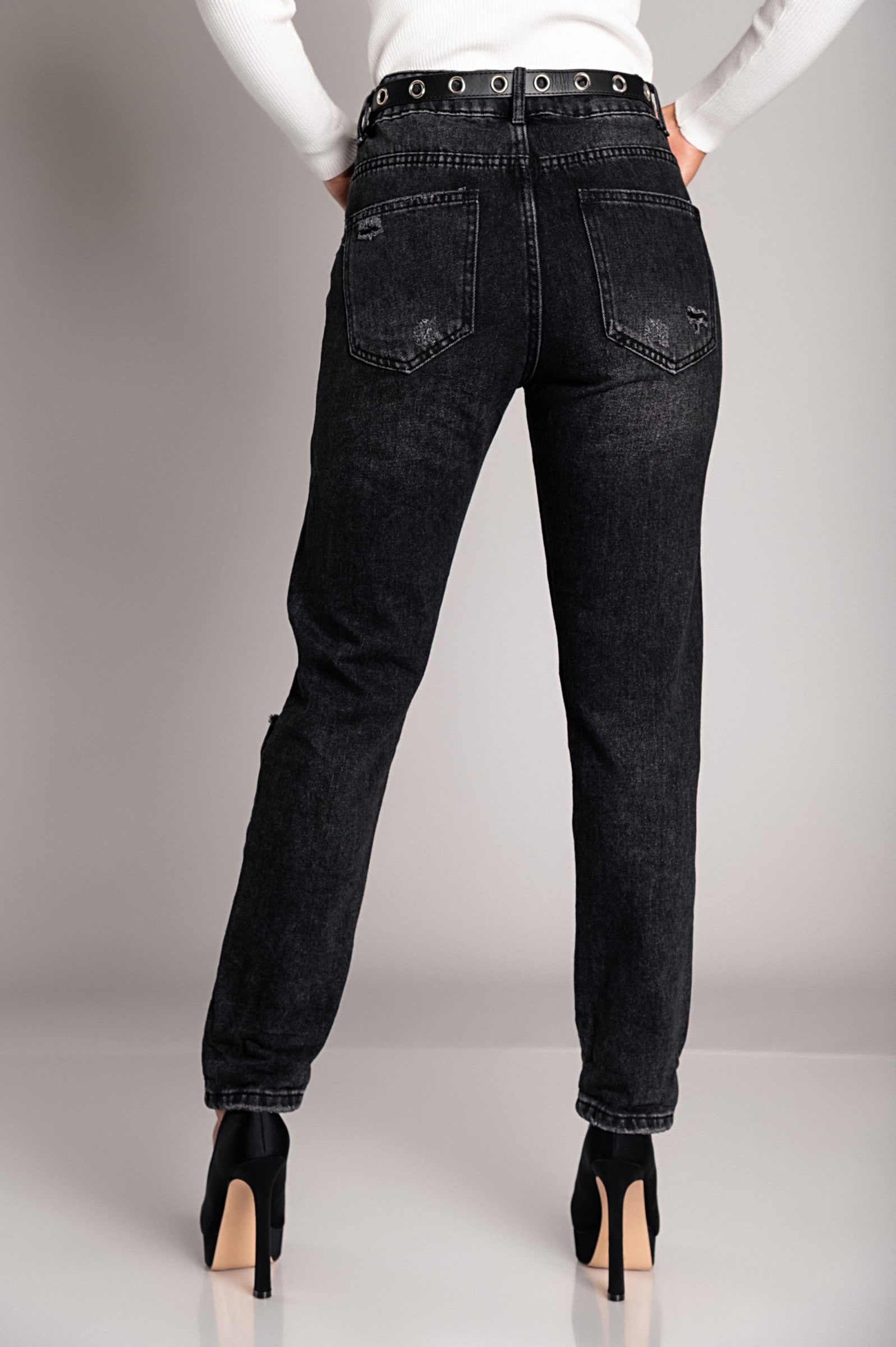 Ripped Mom Jeans Marsura in black featuring stylish rips, straight legs, and included decorative belt.