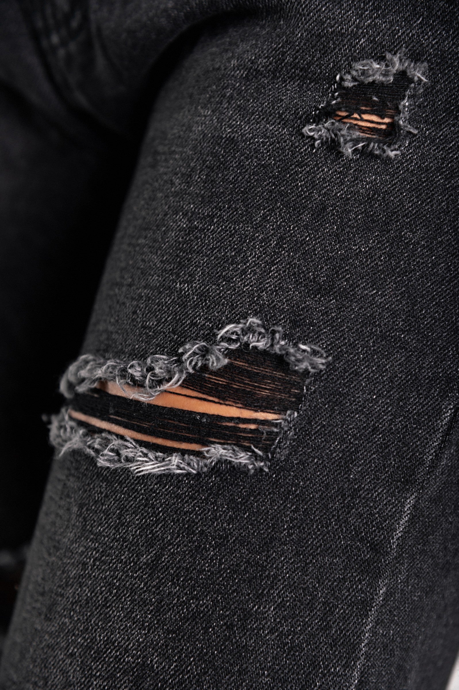 Ripped Mom Jeans Marsura in black featuring stylish rips, straight legs, and included decorative belt.