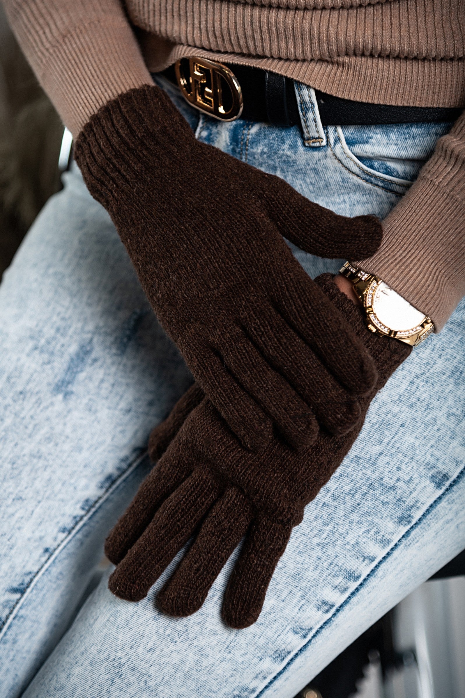 ROKAVICE KENTON - RJAVA, stylish brown wool gloves with a cuffed design for warmth and comfort.