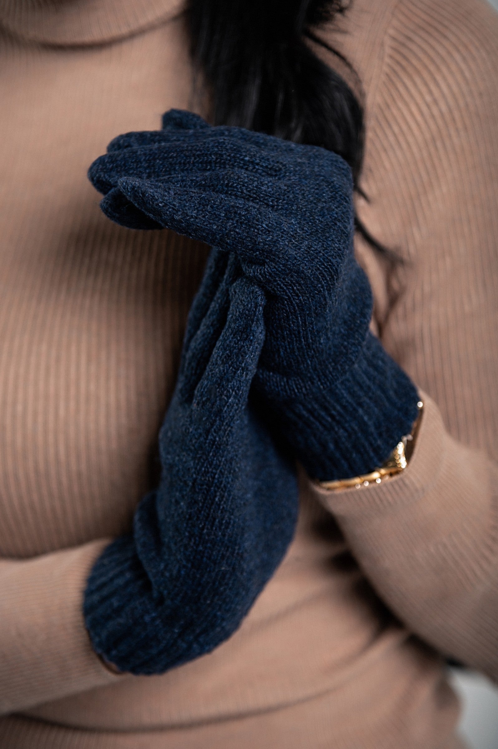 ROKAVICE KENTON gloves in dark blue, showcasing their soft texture and cuffed wrist design.