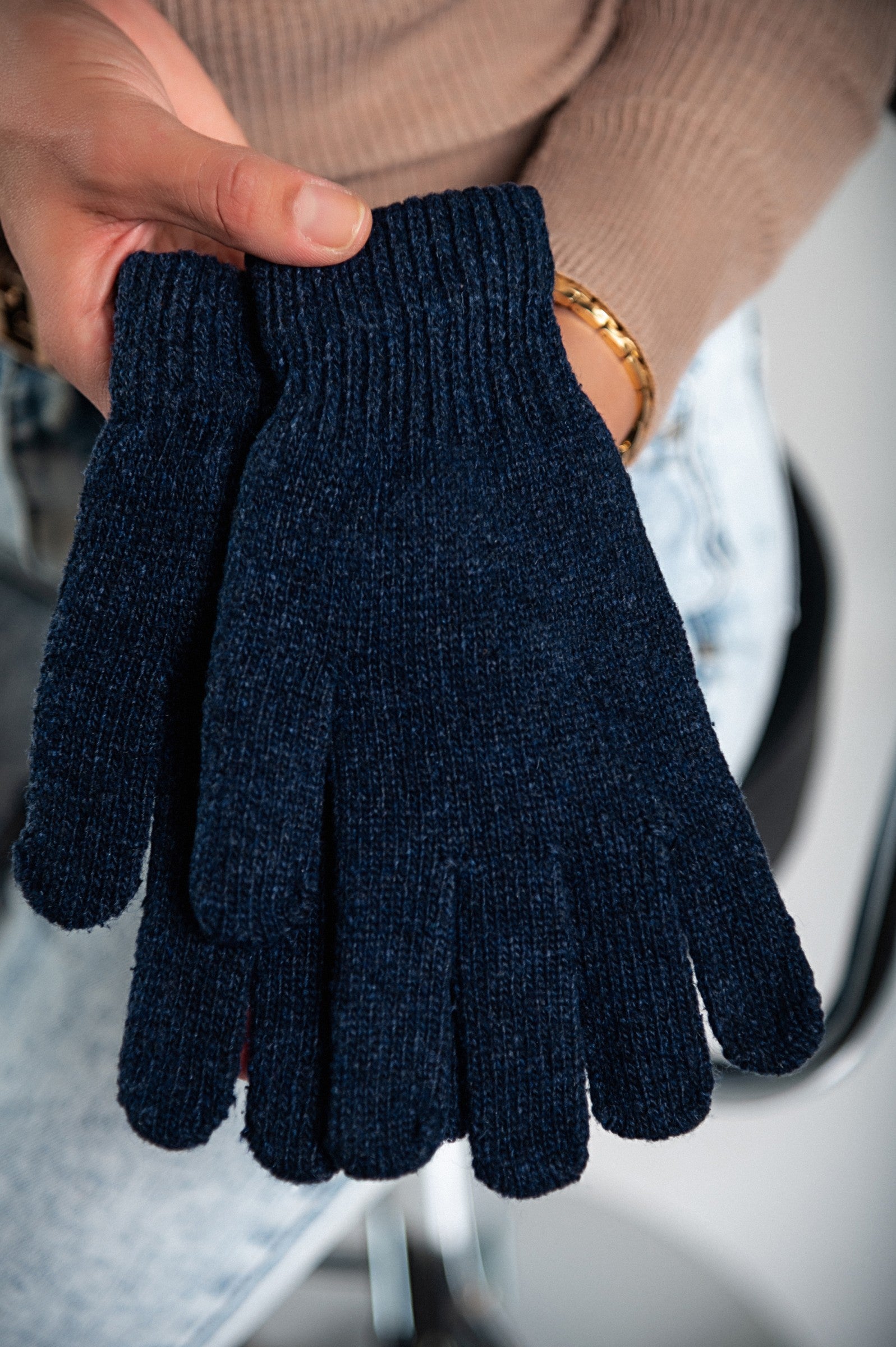 ROKAVICE KENTON gloves in dark blue, showcasing their soft texture and cuffed wrist design.