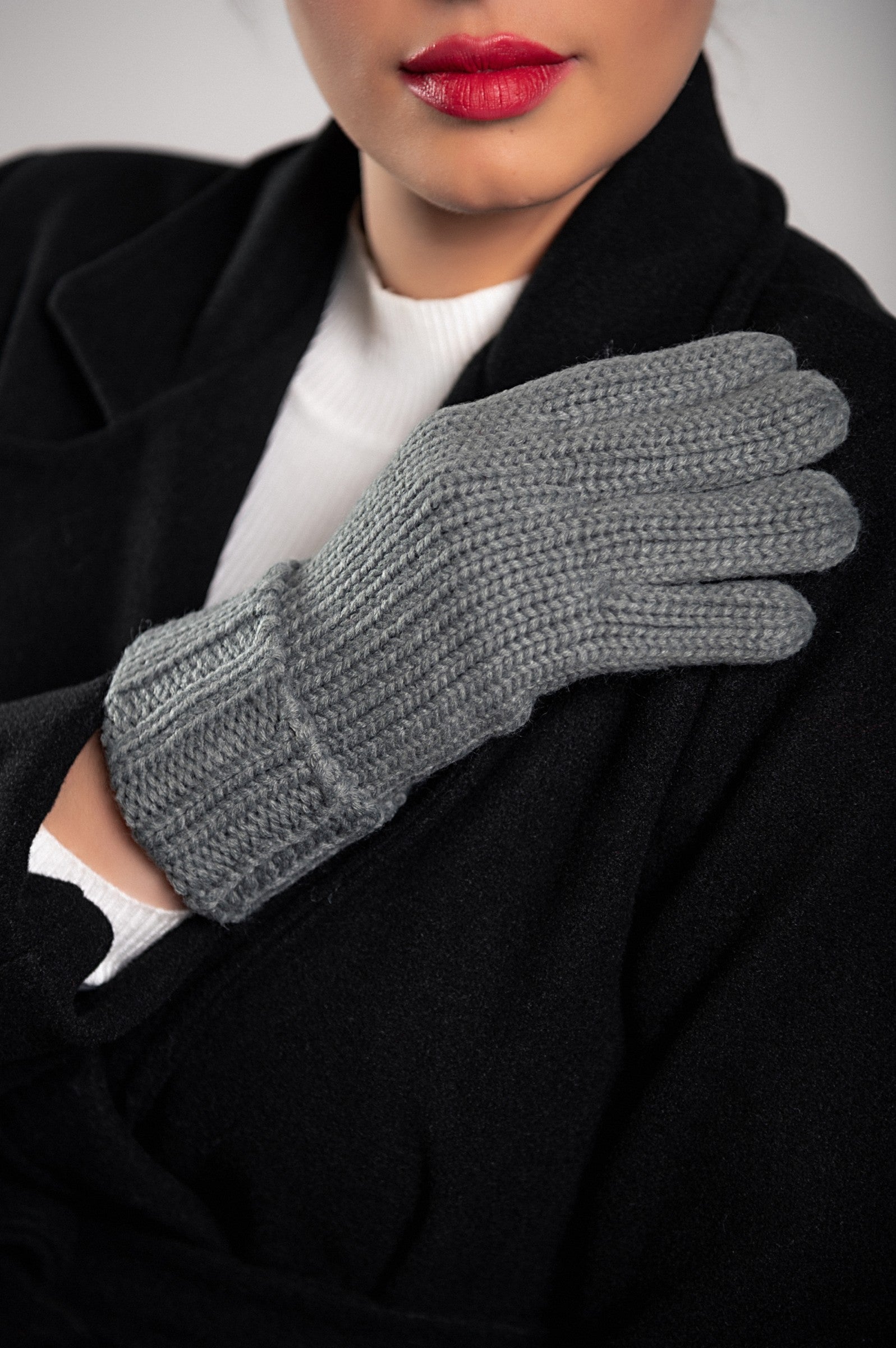 Stylish grey knitted gloves with a wide cuff, perfect for winter fashion.