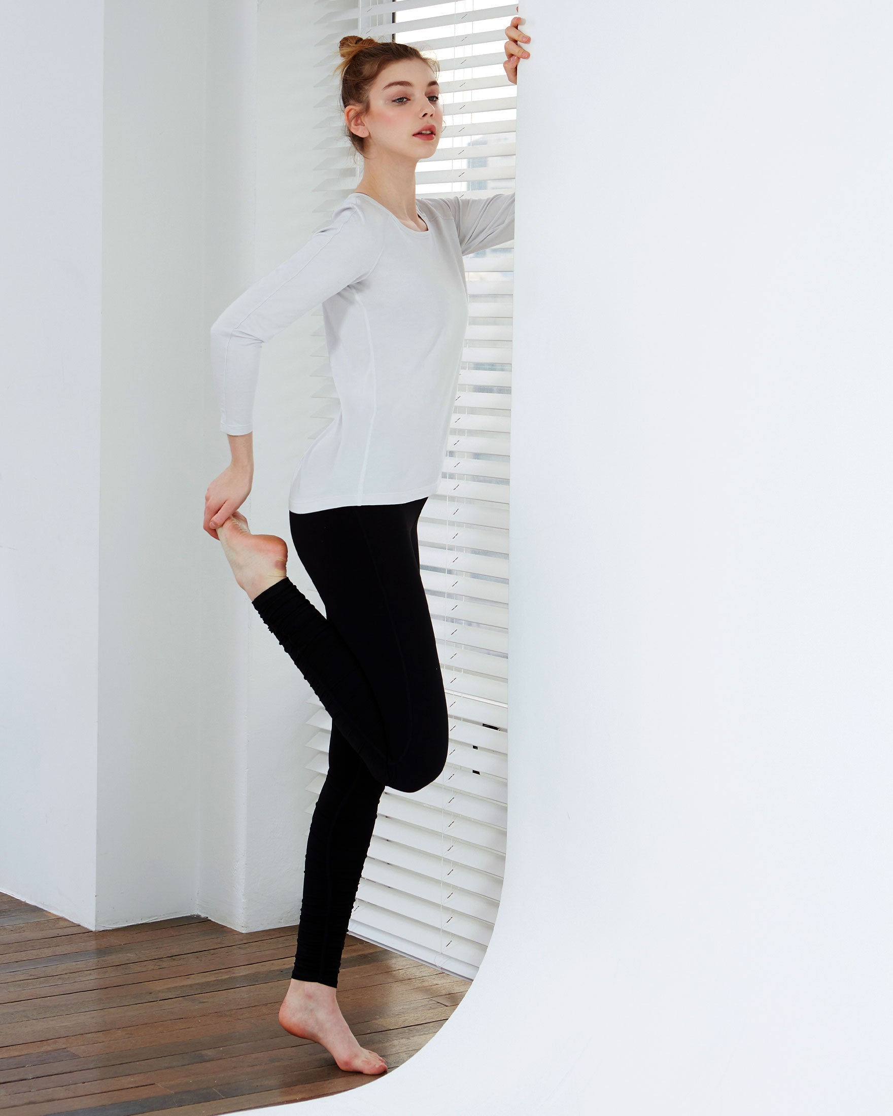 Rusche Hour Coziplex™ Legging featuring back pockets and side seams for a flattering fit, made from 80% Nylon and 20% Spandex.