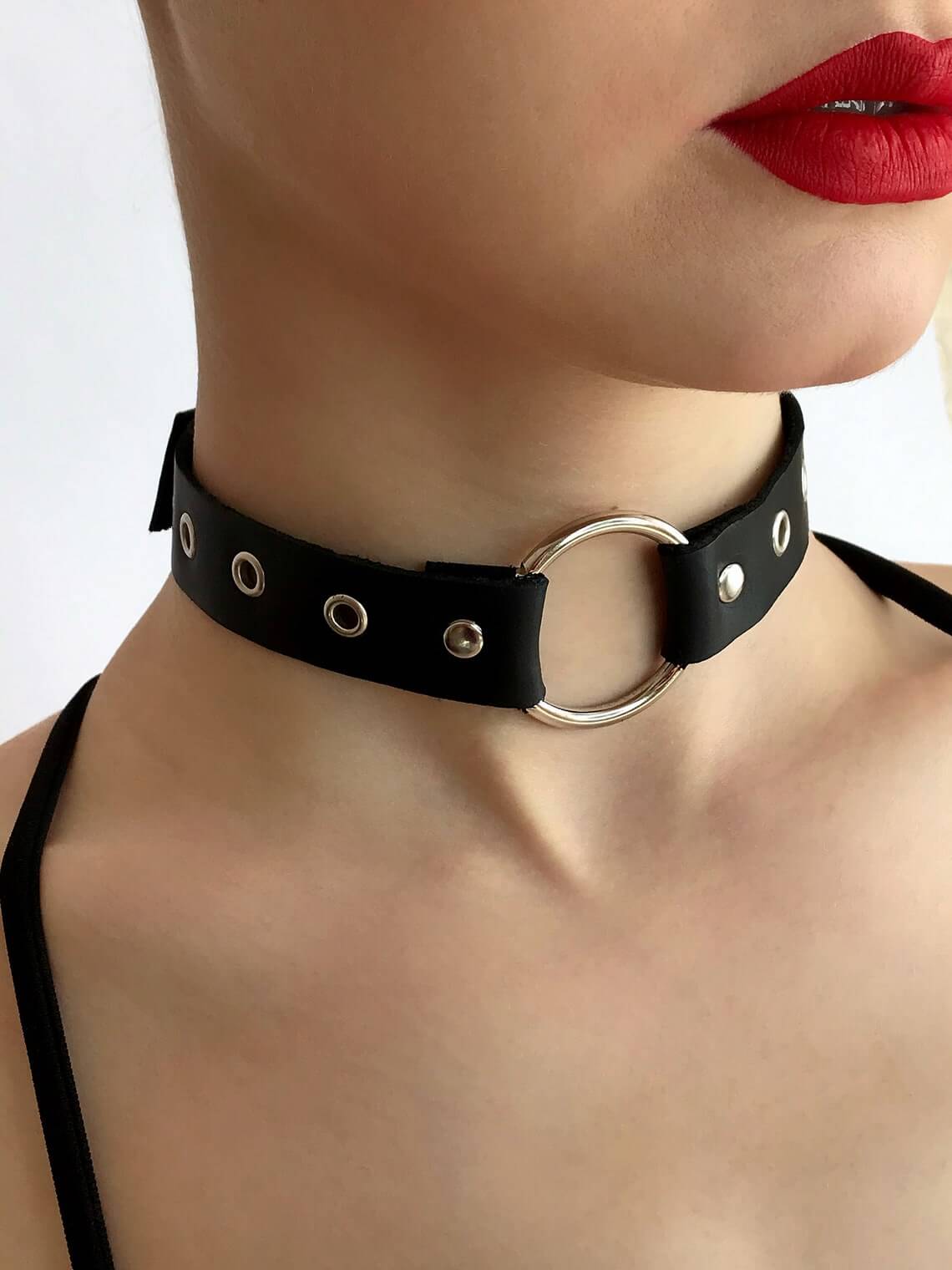 A stylish handmade leather Sexy Circle Choker with an adjustable length, featuring a chic circular design.