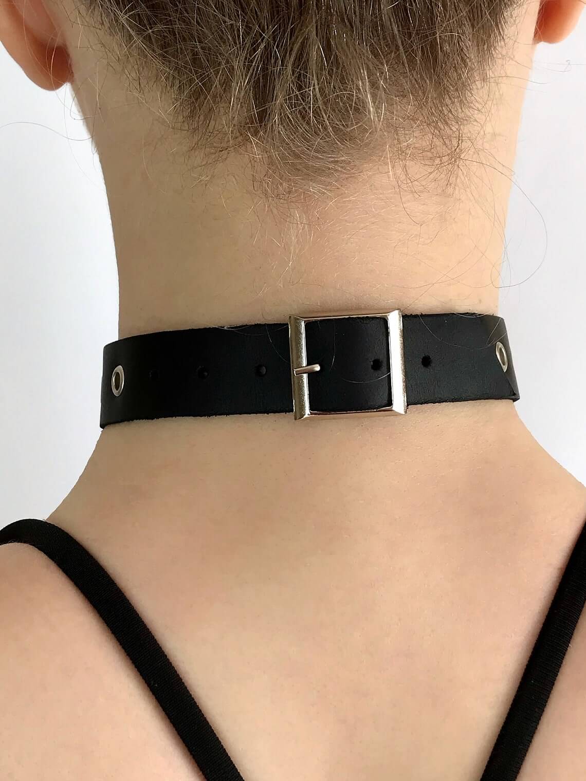 A stylish handmade leather Sexy Circle Choker with an adjustable length, featuring a chic circular design.