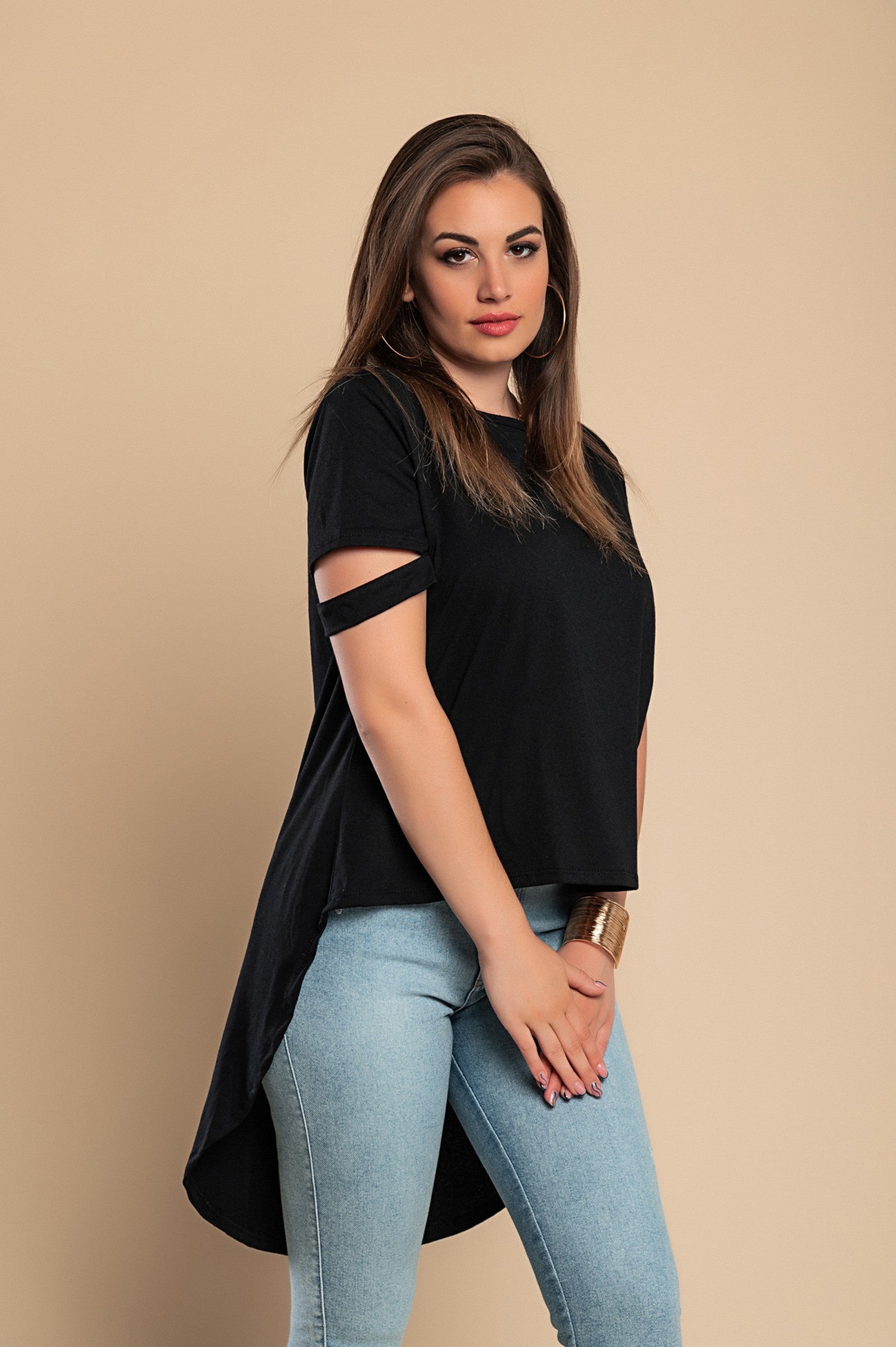 Elegant black SHIRT VEBTURA featuring a round collar and short sleeves, showcasing its asymmetric length design.