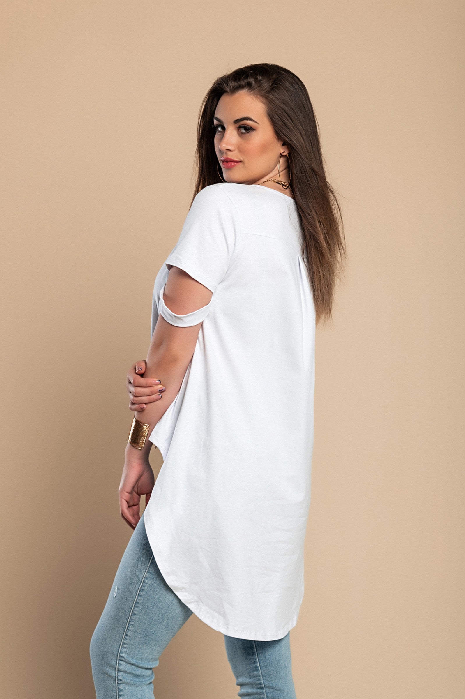 Elegant white SHIRT VEBTURA with round collar and short sleeves, featuring an asymmetric length design.