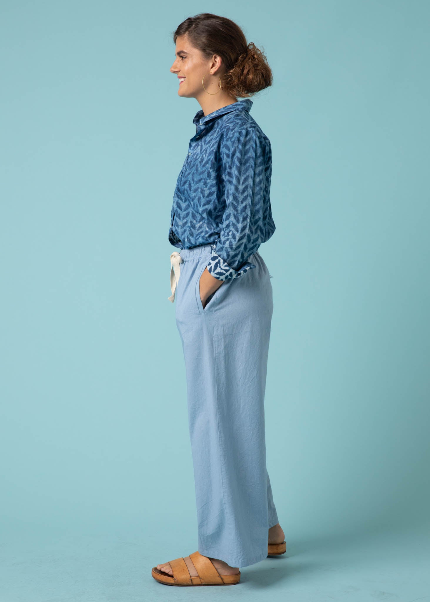 Shore Pant in Sky, featuring a modern cropped length, relaxed fit, and elastic waist, made from organic cotton twill.