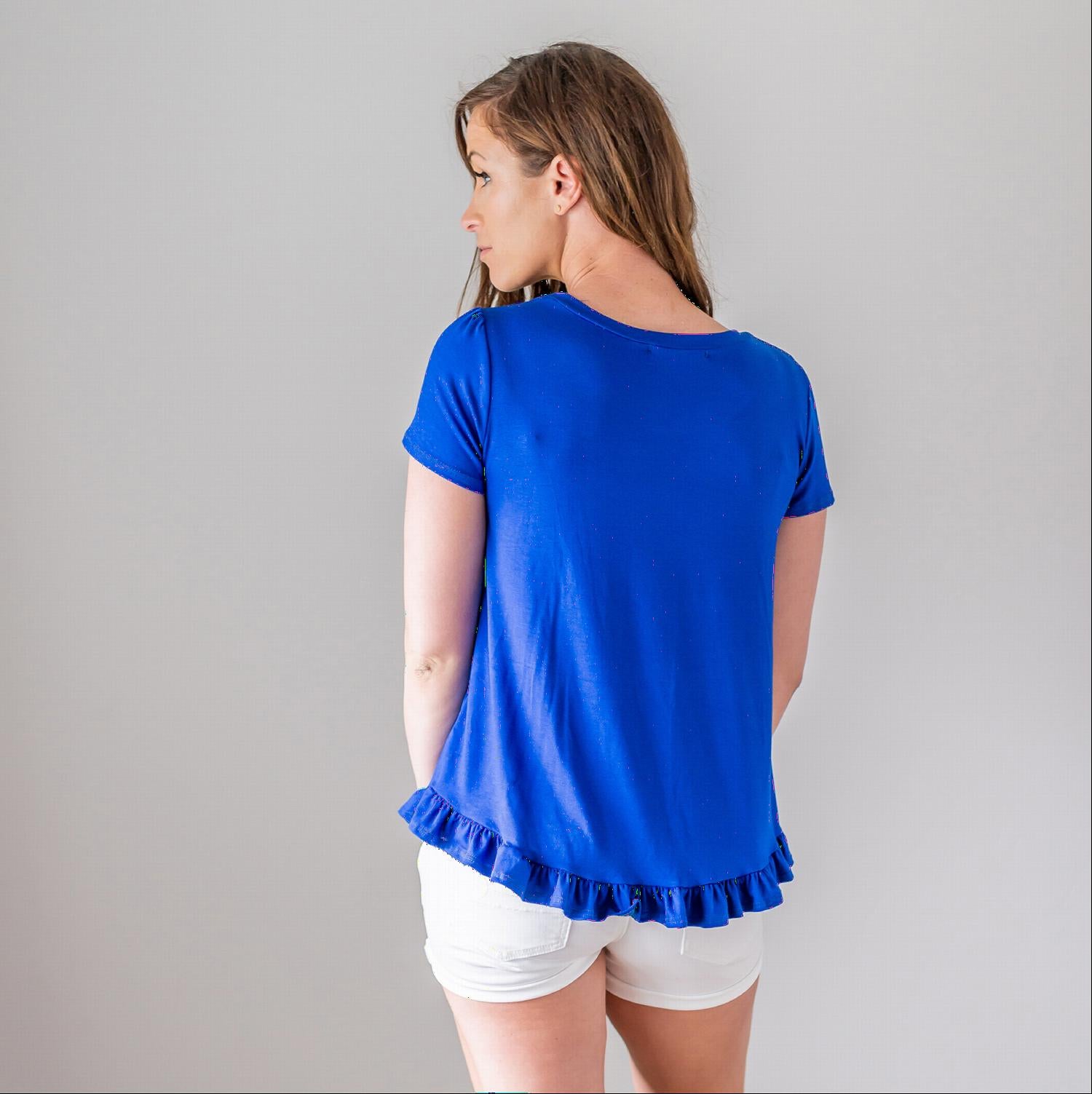 A stylish short sleeve top featuring a scoop neck and ruffled hemline, perfect for spring and summer wear.