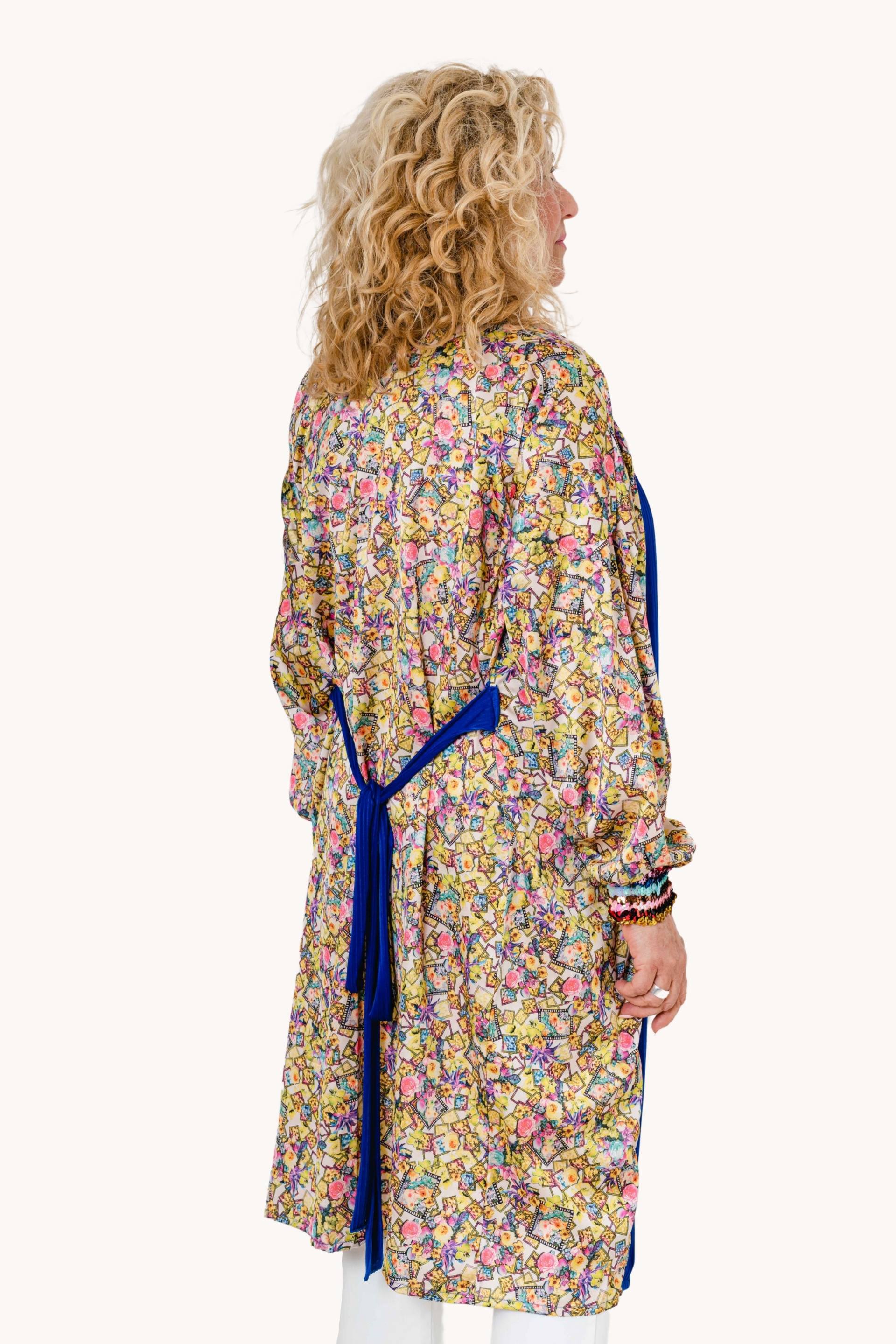 Slevini long kimono featuring geometric motifs and paillette wrist details, made from two cotton fabrics.