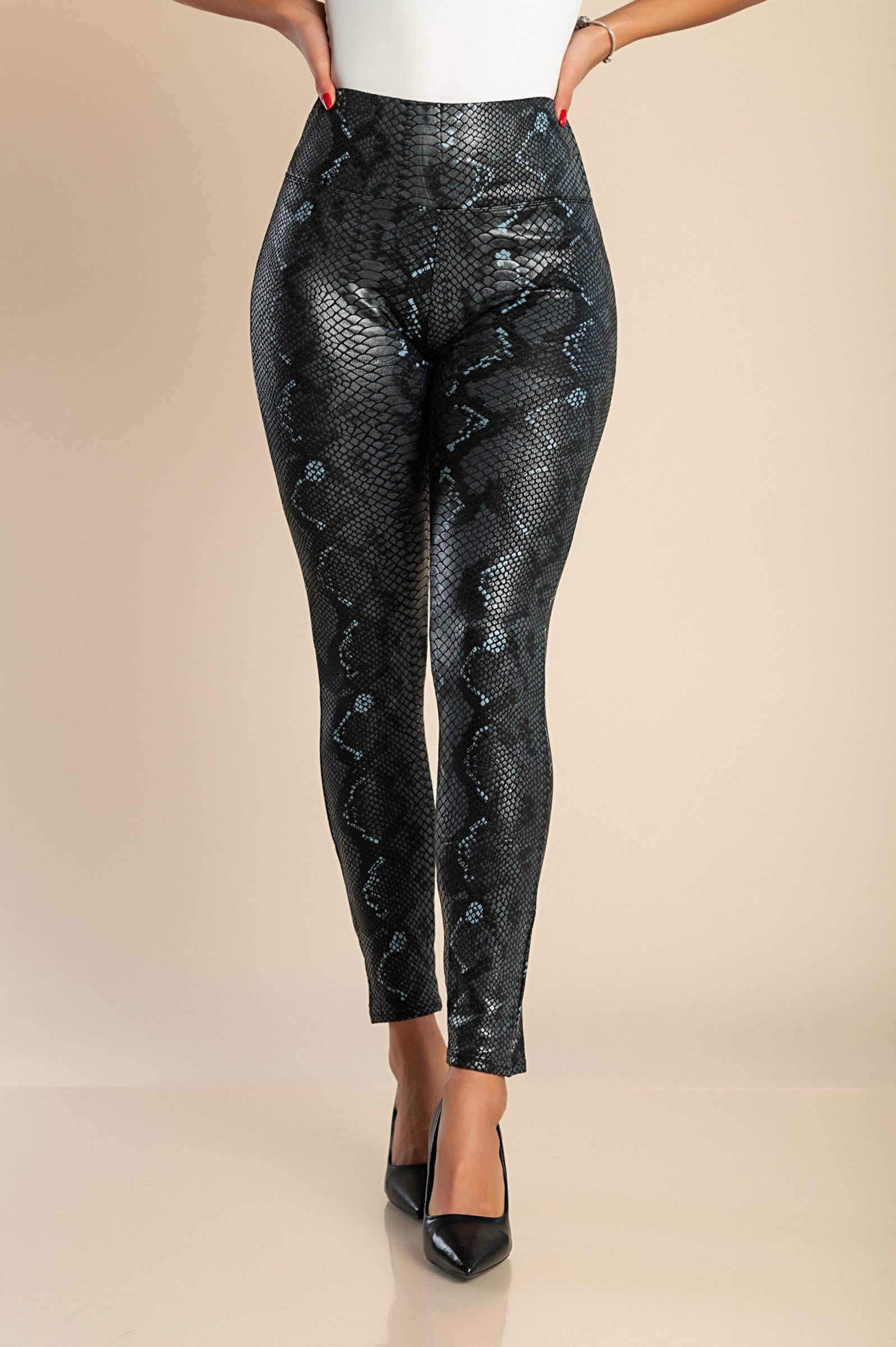 Black snakeskin print fashion leggings with high waist and padded design, made from warm elastic fabric.