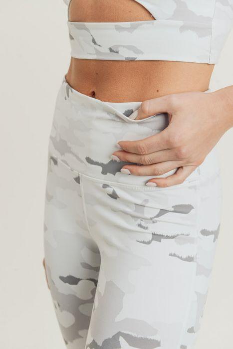 A pair of full-length Snow Camo Highwaist Leggings featuring a high waistband and discreet pouch, designed for comfort and style.