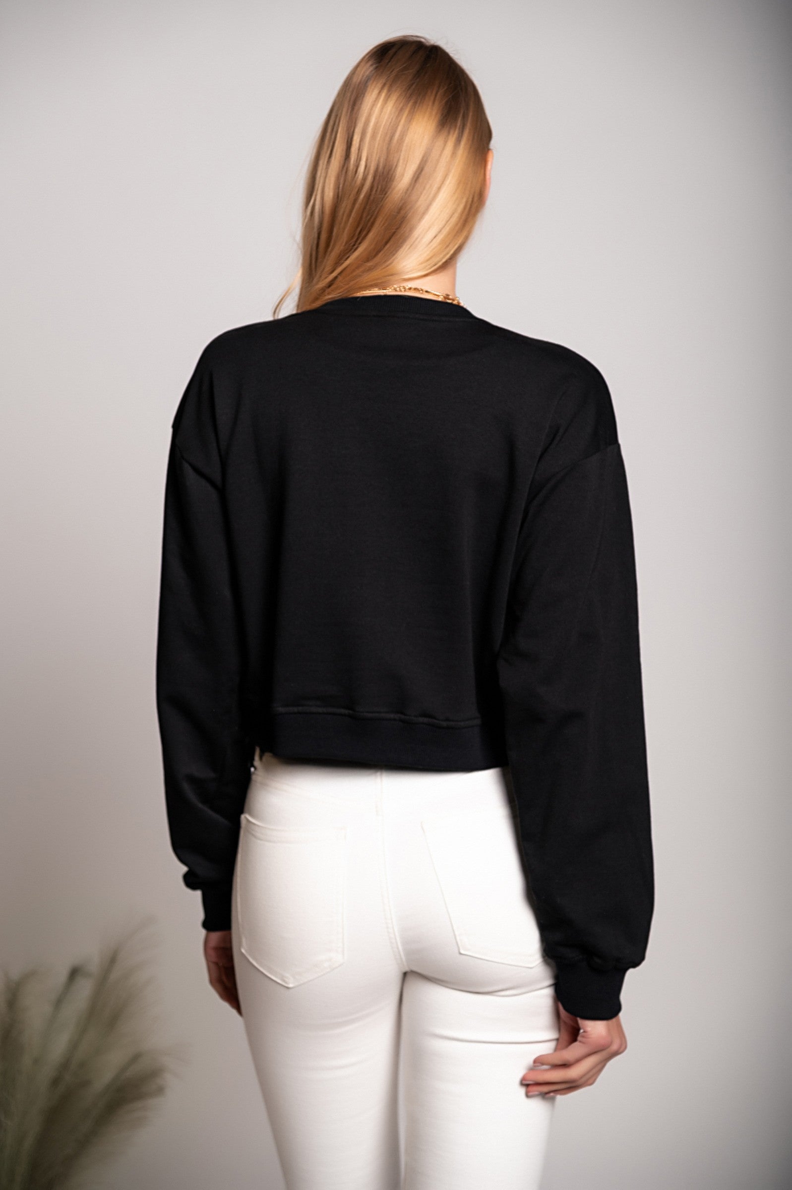 Black long-sleeved cotton sweatshirt Avesta, featuring a shorter cut and elastic waist, perfect for sports and leisure activities.