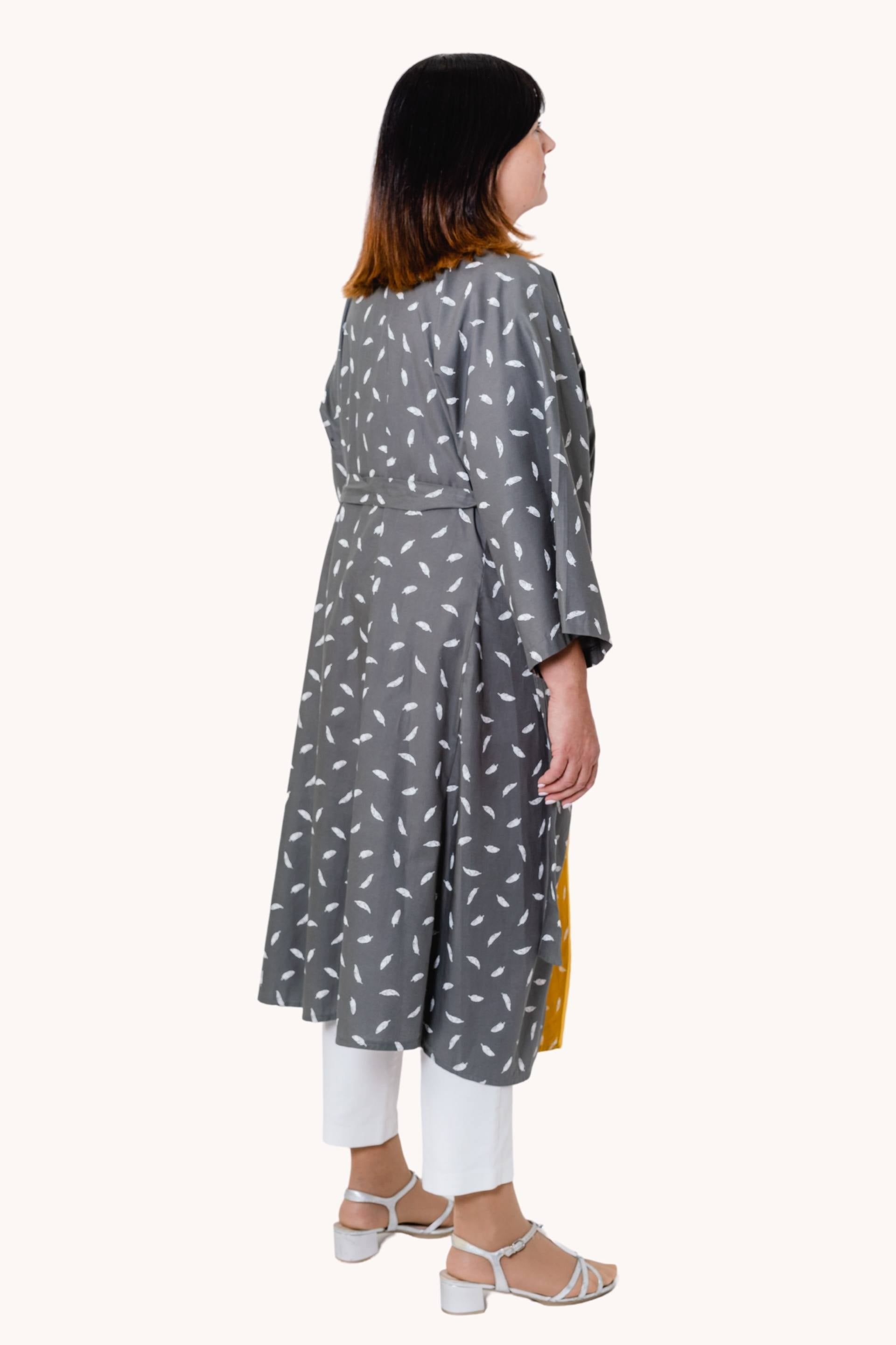 Steindachneri long kimono featuring leaf motifs in two cotton fabrics, elegantly draped.