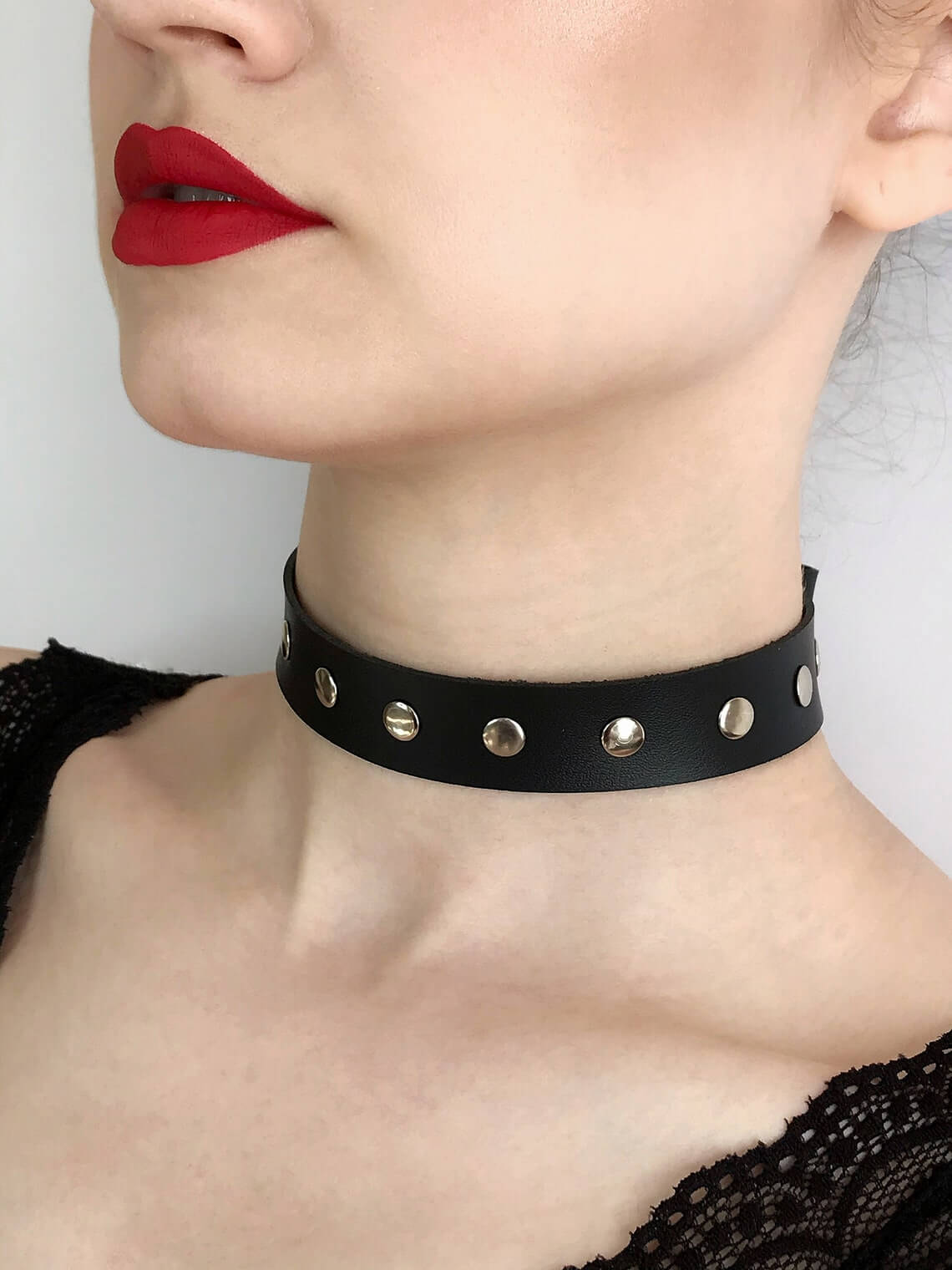 A stylish studded leather choker featuring shiny spikes, perfect for enhancing any outfit.