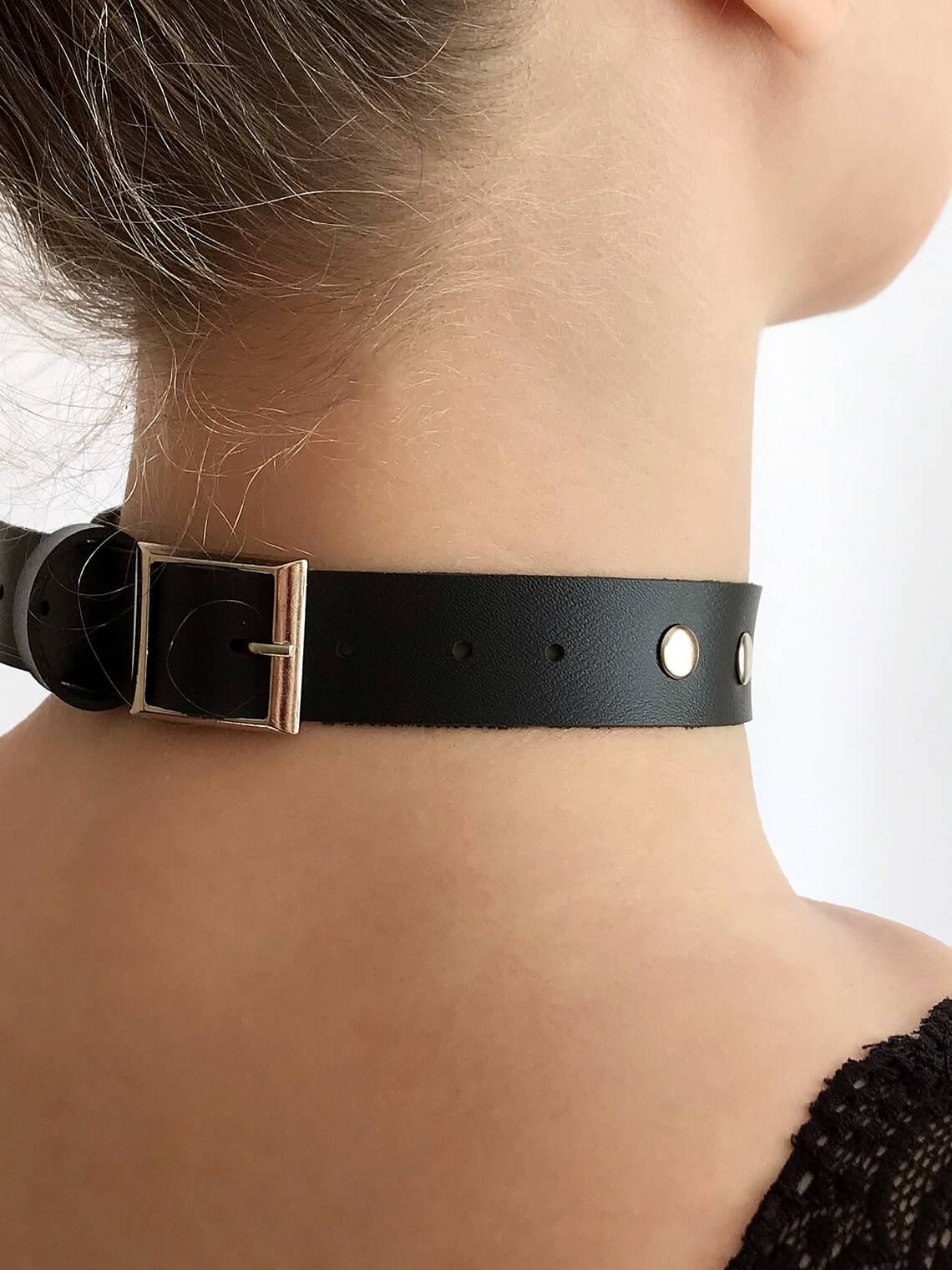 A stylish studded leather choker featuring shiny spikes, perfect for enhancing any outfit.