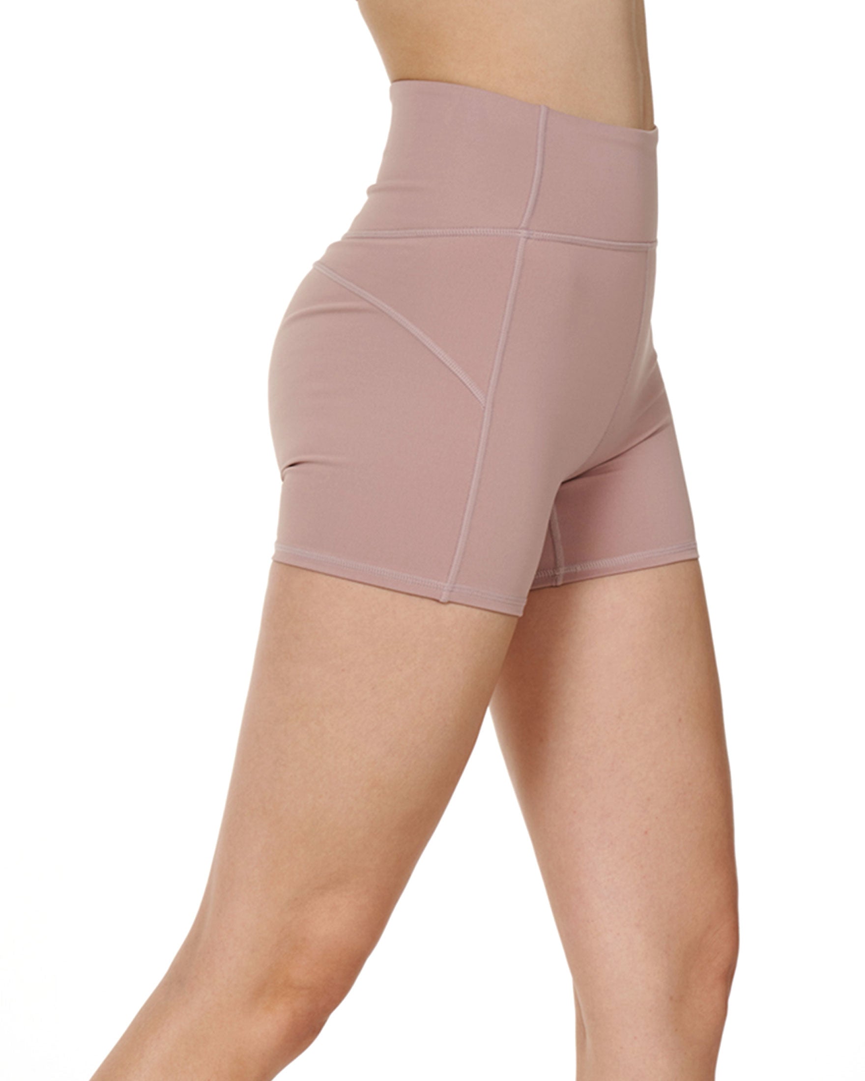 Studio Ventiflo Shorts (Tight) 3.5" in a stylish design, perfect for workouts and casual wear.