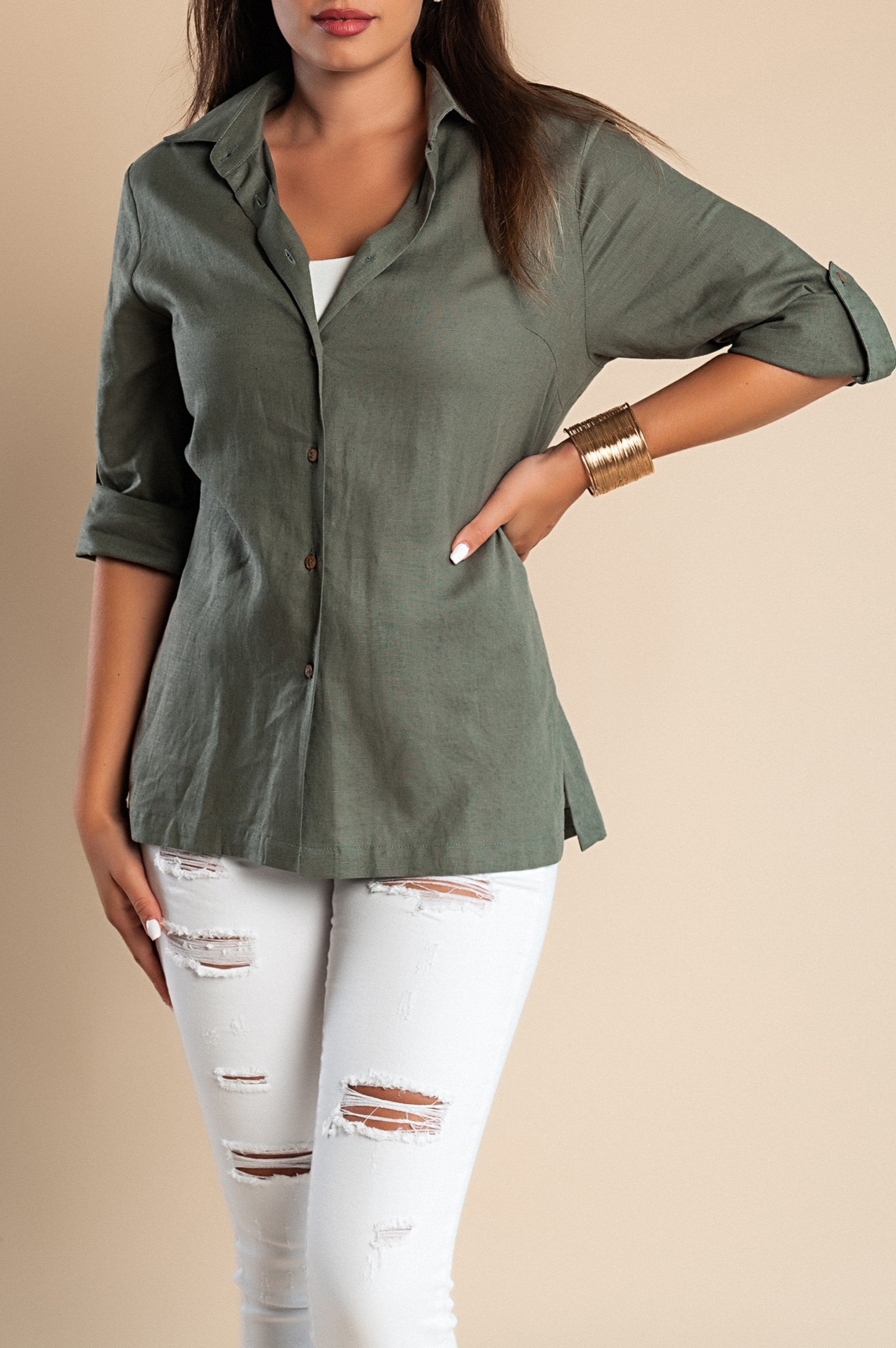 Olive green summer linen shirt with classic collar and adjustable sleeves, made from 100% high-quality linen.