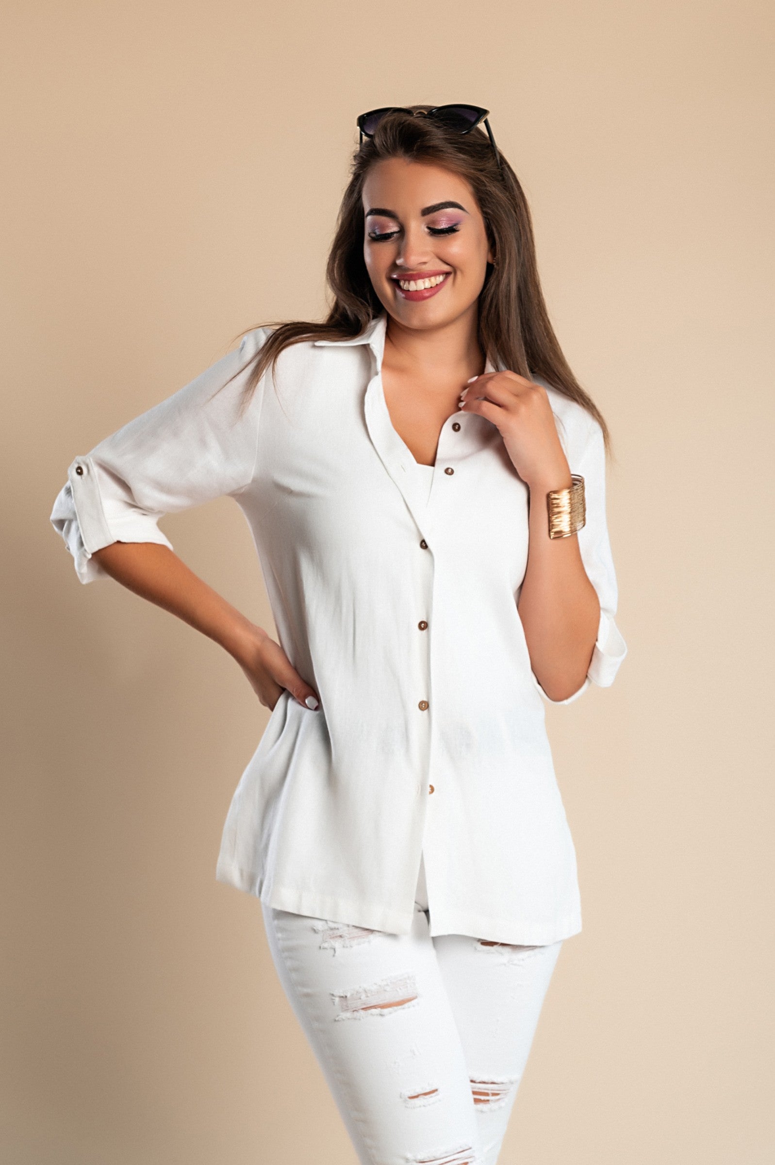 A stylish white summer linen shirt featuring a classic collar, button closure, and adjustable long sleeves, made from 100% high-quality linen.