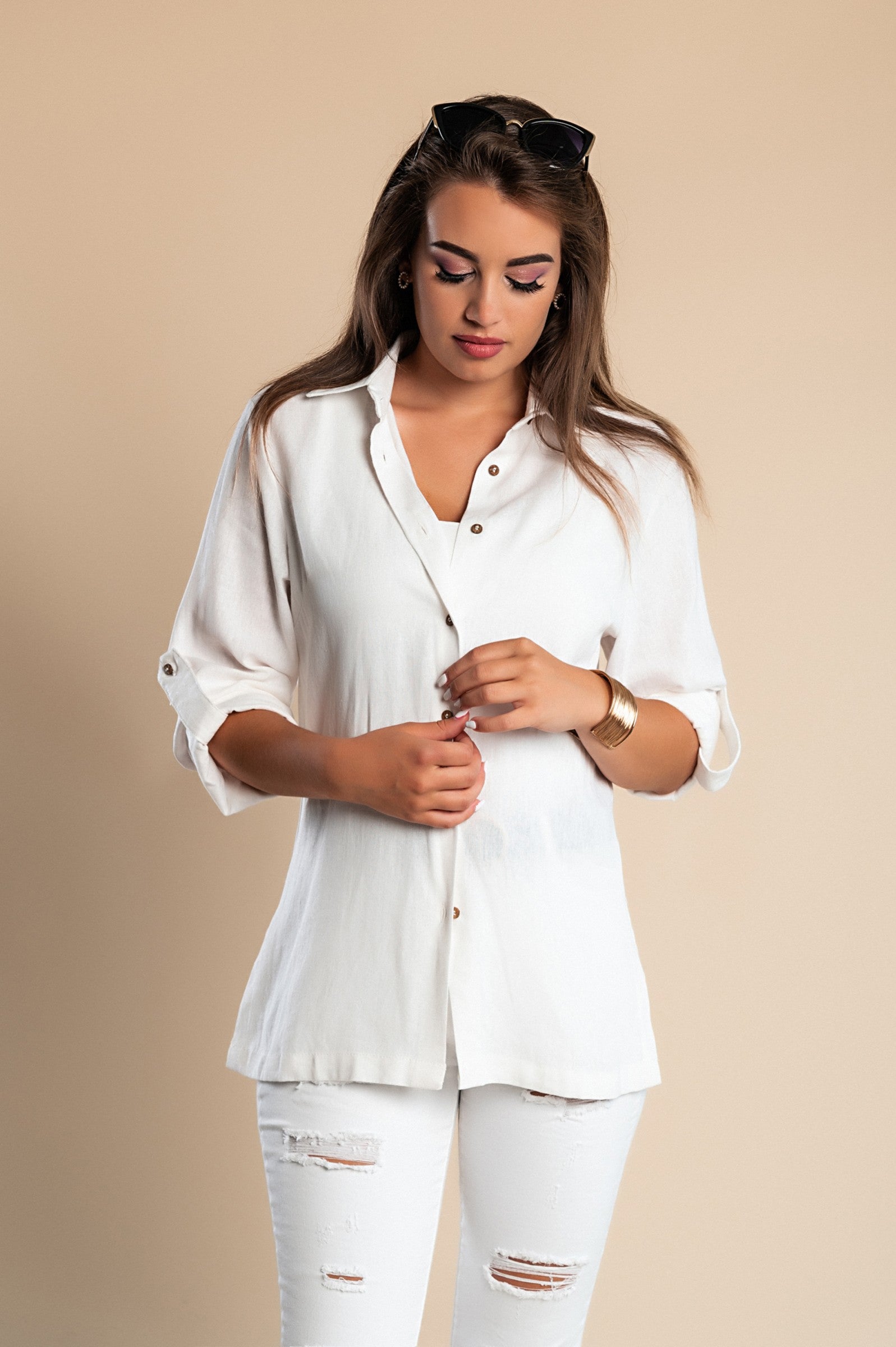 A stylish white summer linen shirt featuring a classic collar, button closure, and adjustable long sleeves, made from 100% high-quality linen.