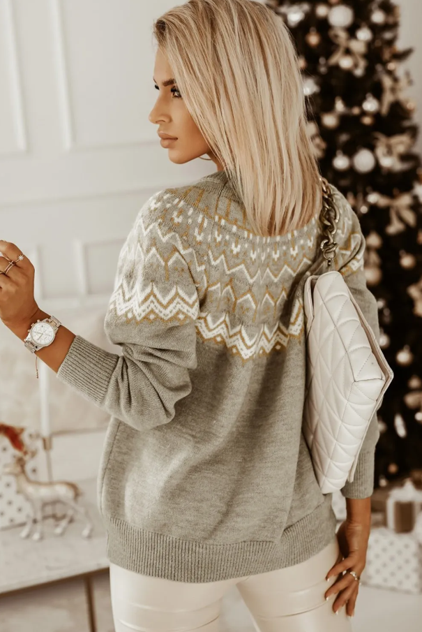 Gray sweater featuring a trendy geometric print, with long sleeves and a round neckline, made from soft knitted fabric.