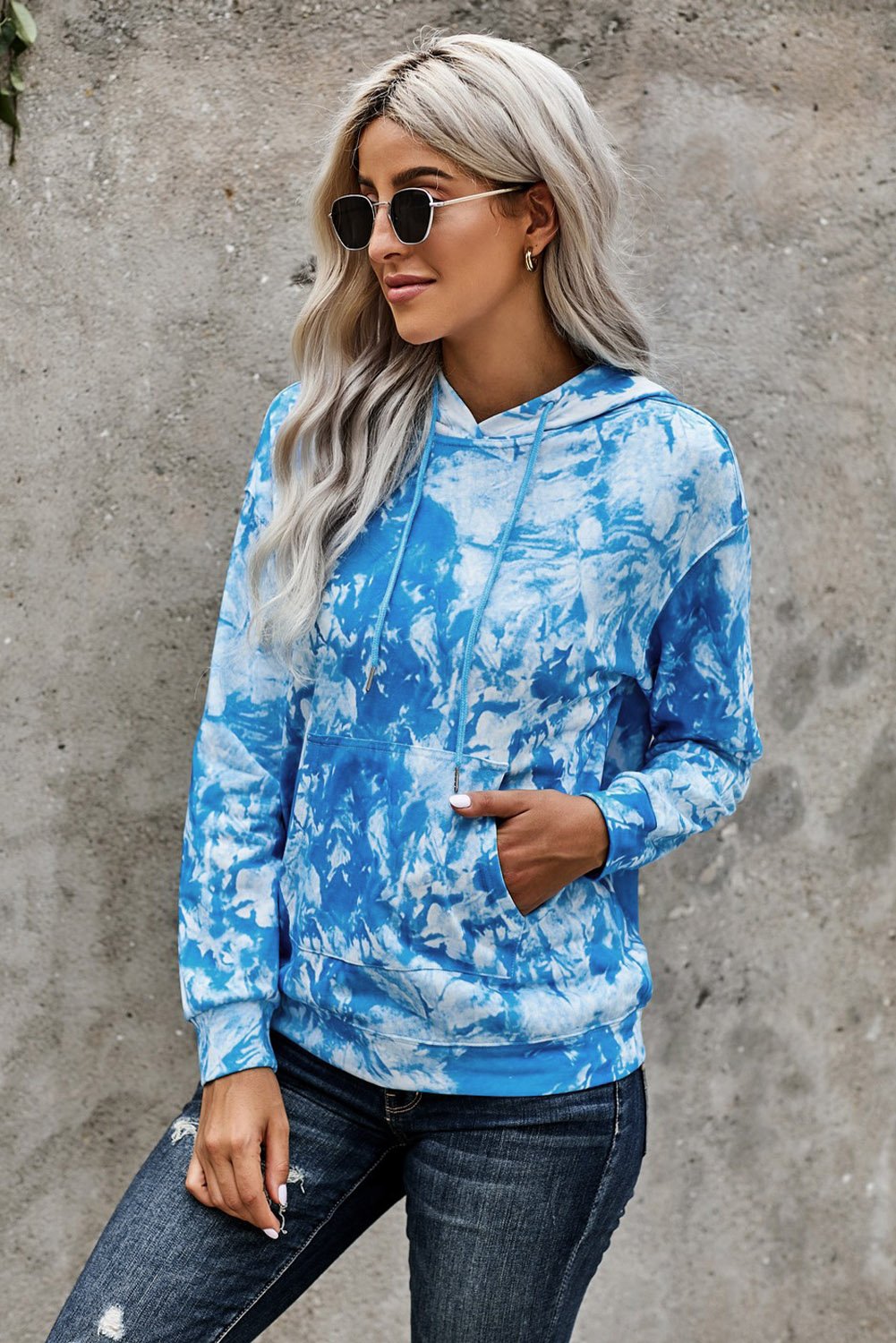 A stylish tie-dye print pullover hoodie featuring vibrant colors and a comfortable fit, perfect for casual wear.