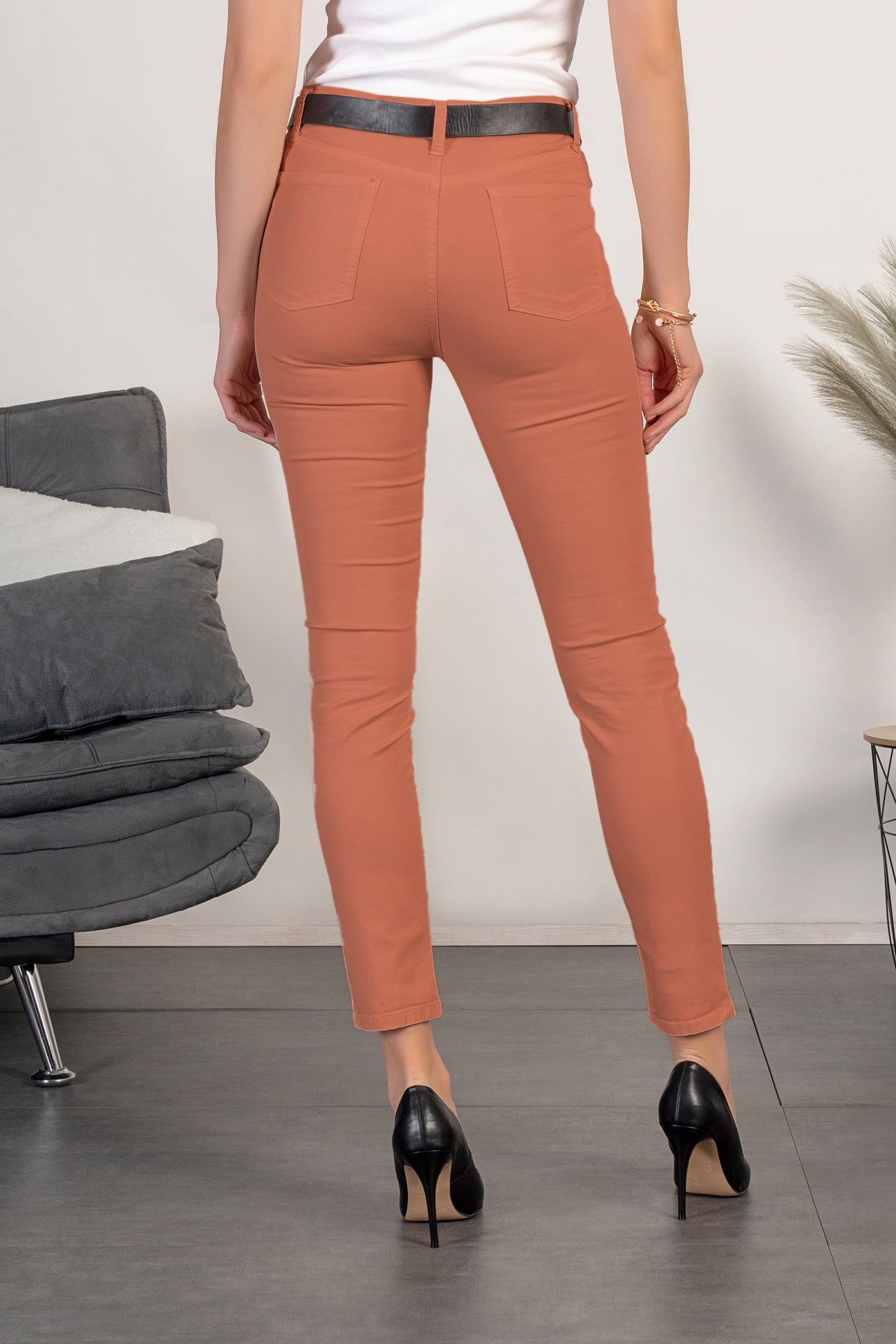 Ruesca tight cotton pants in apricot color, featuring a zipper and button closure, front and back pockets, made from high-quality cotton.