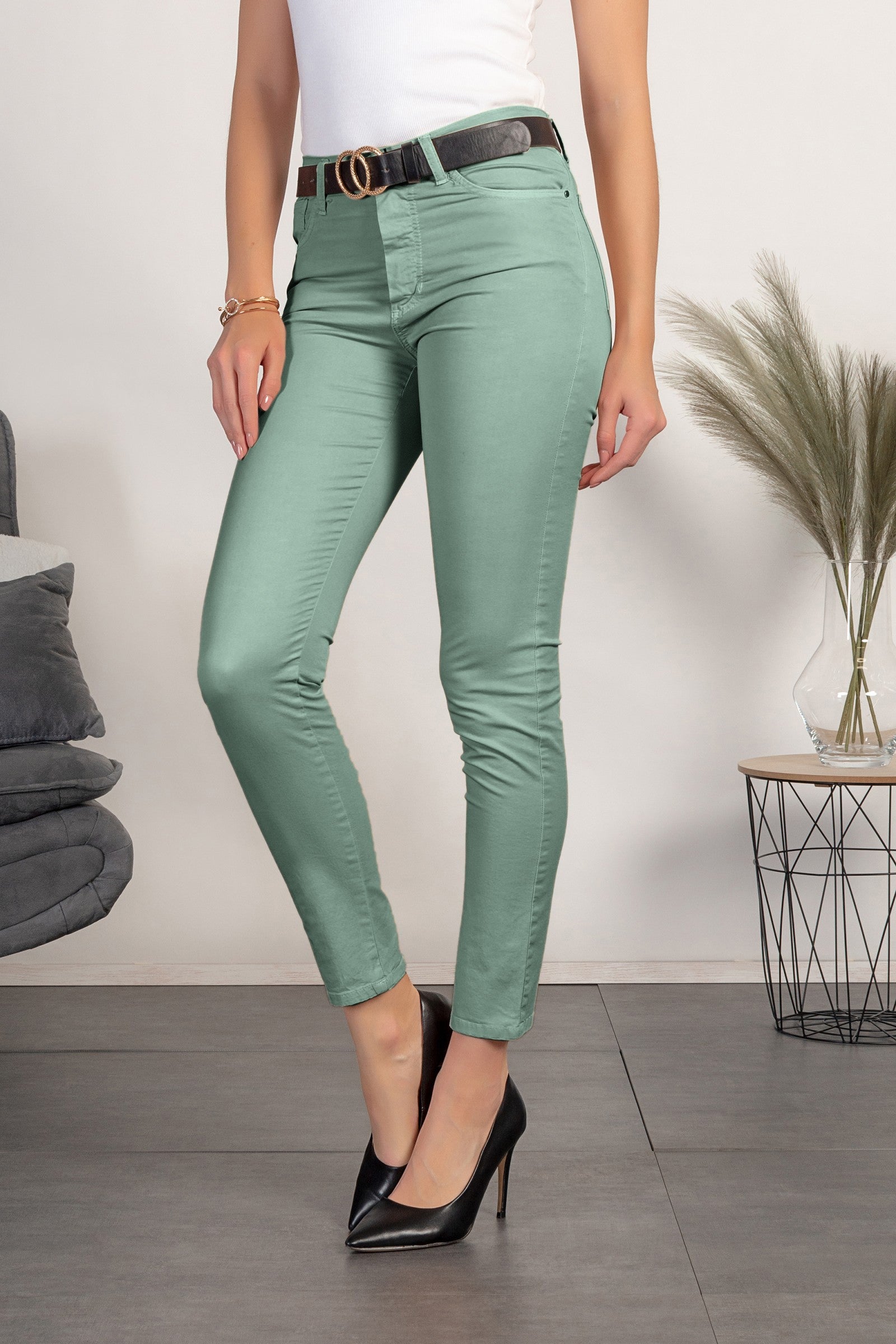 Turquoise tight cotton pants Ruesca with elegant design, featuring zip and button closure, front and back pockets.