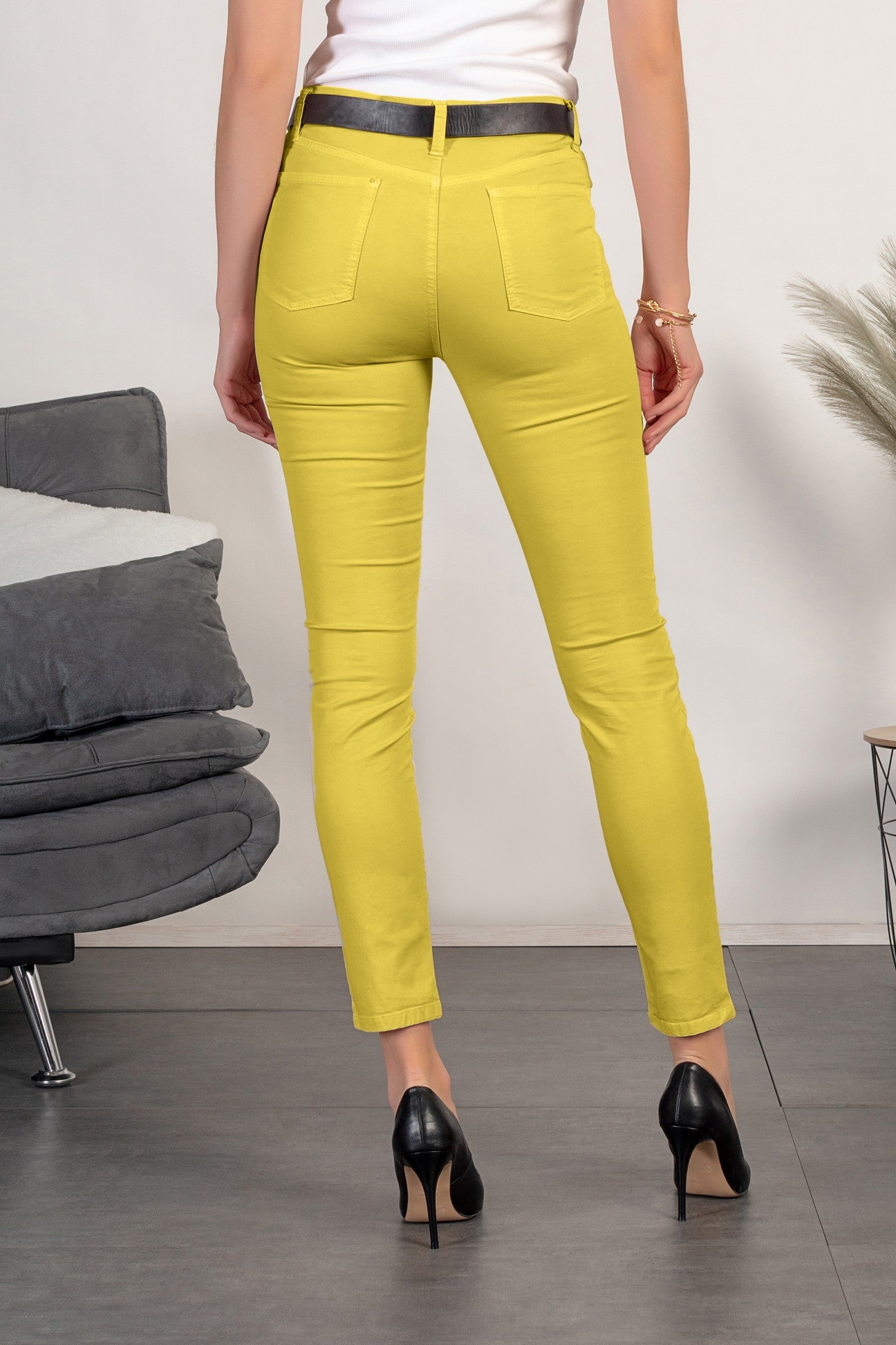 Ruesca tight cotton pants in yellow, featuring a zipper and button closure, front and back pockets, made from high-quality elastic cotton.