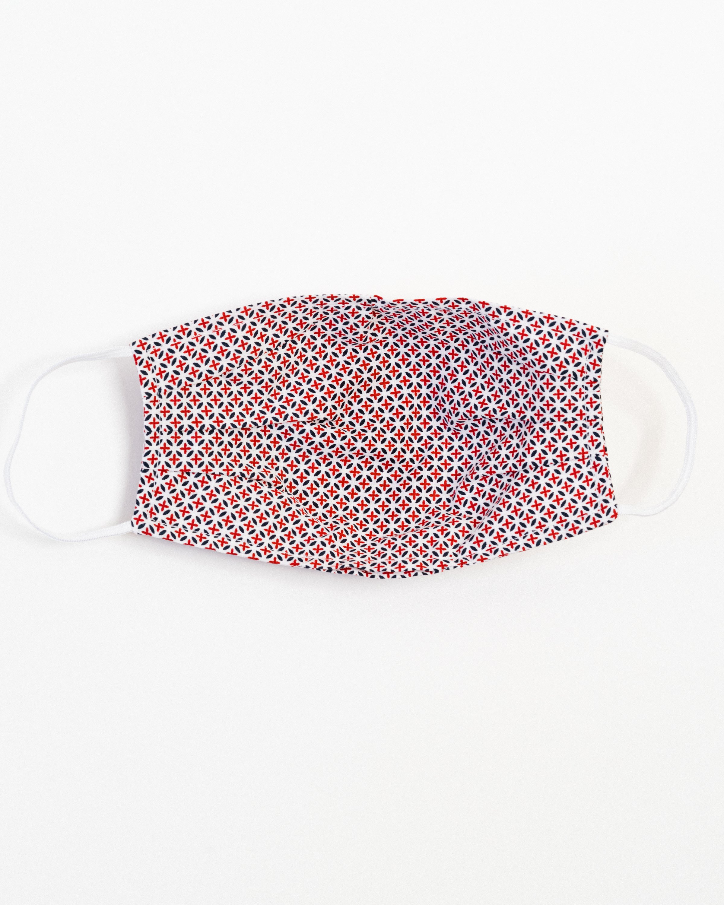 Tory Red Face Mask made of breathable cotton with pleats for comfort and a filter pocket.