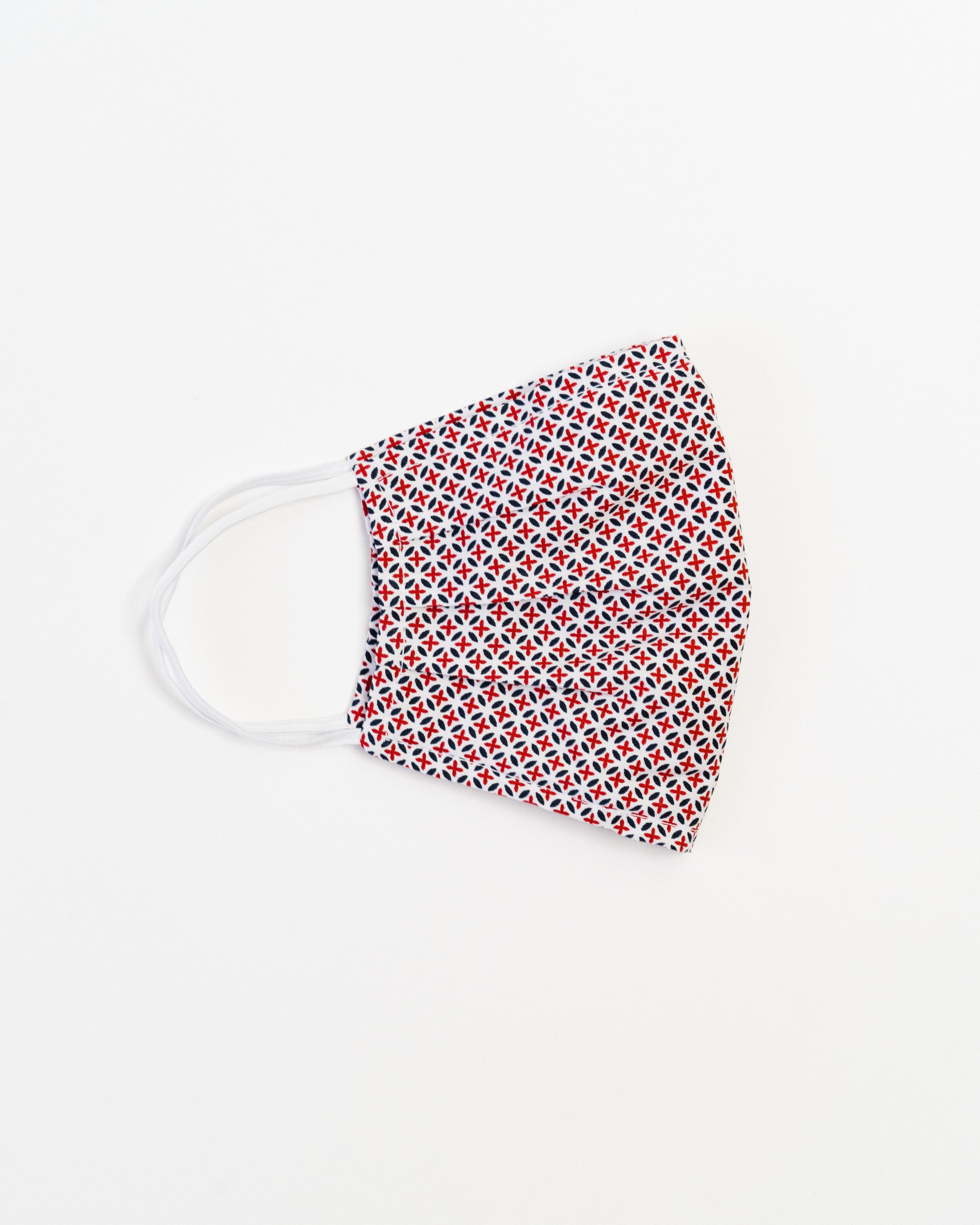 Tory Red Face Mask made of breathable cotton with pleats for comfort and a filter pocket.