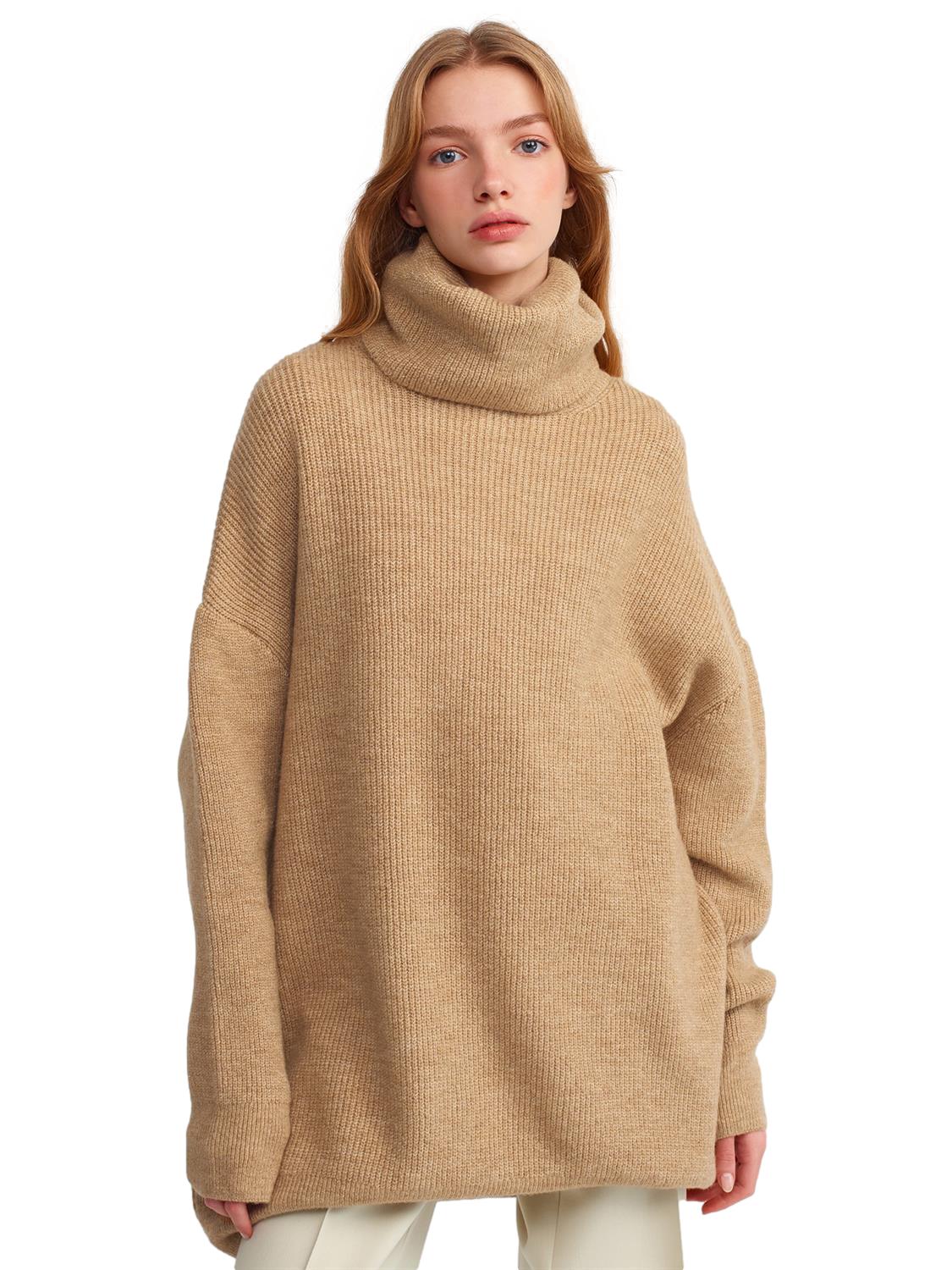 A cozy Turtleneck Wide Sweater in a soft acrylic-polyester blend, featuring a relaxed fit and stylish turtleneck design.