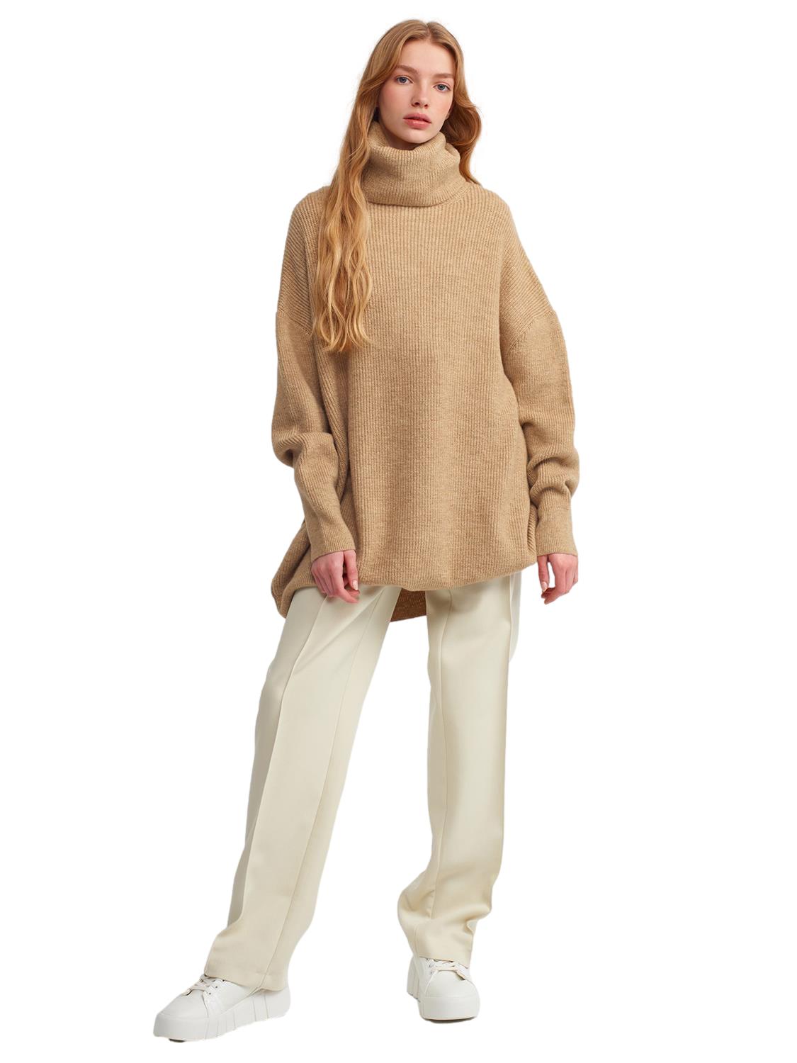 A cozy Turtleneck Wide Sweater in a soft acrylic-polyester blend, featuring a relaxed fit and stylish turtleneck design.