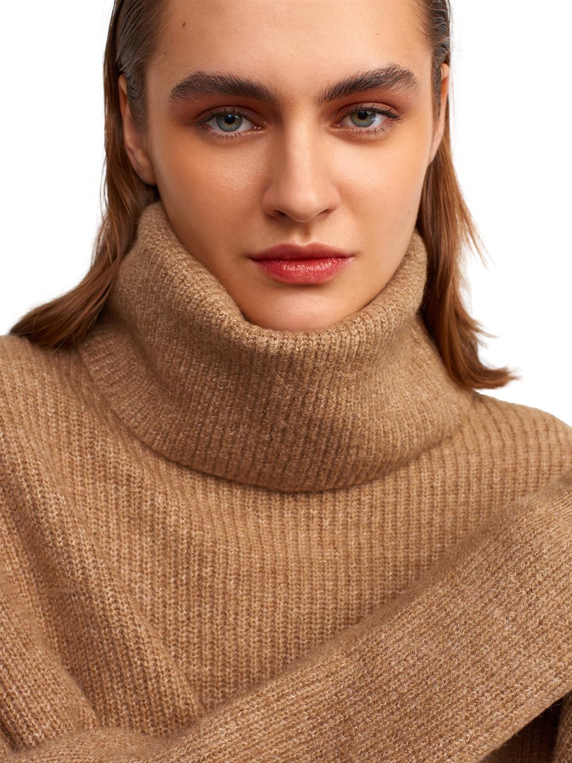 A cozy Turtleneck Wide Sweater in a soft acrylic-polyester blend, featuring a relaxed fit and stylish turtleneck design.