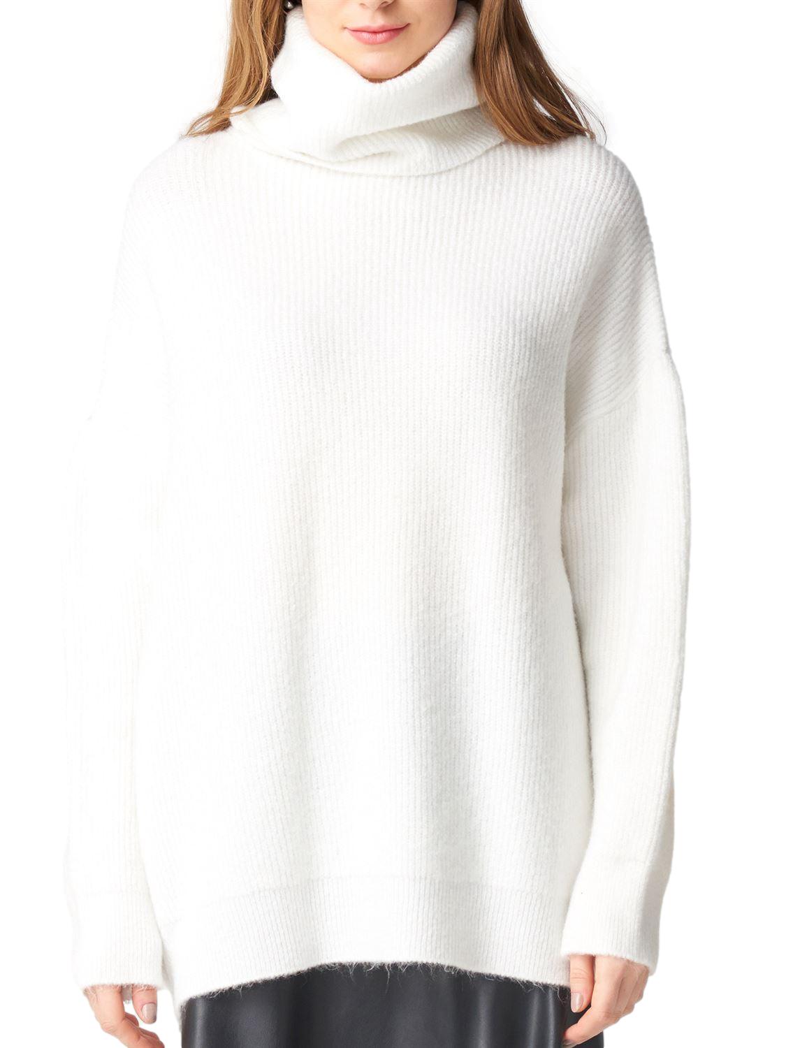 A cozy Turtleneck Wide Sweater in a soft acrylic-polyester blend, featuring a relaxed fit and stylish turtleneck design.