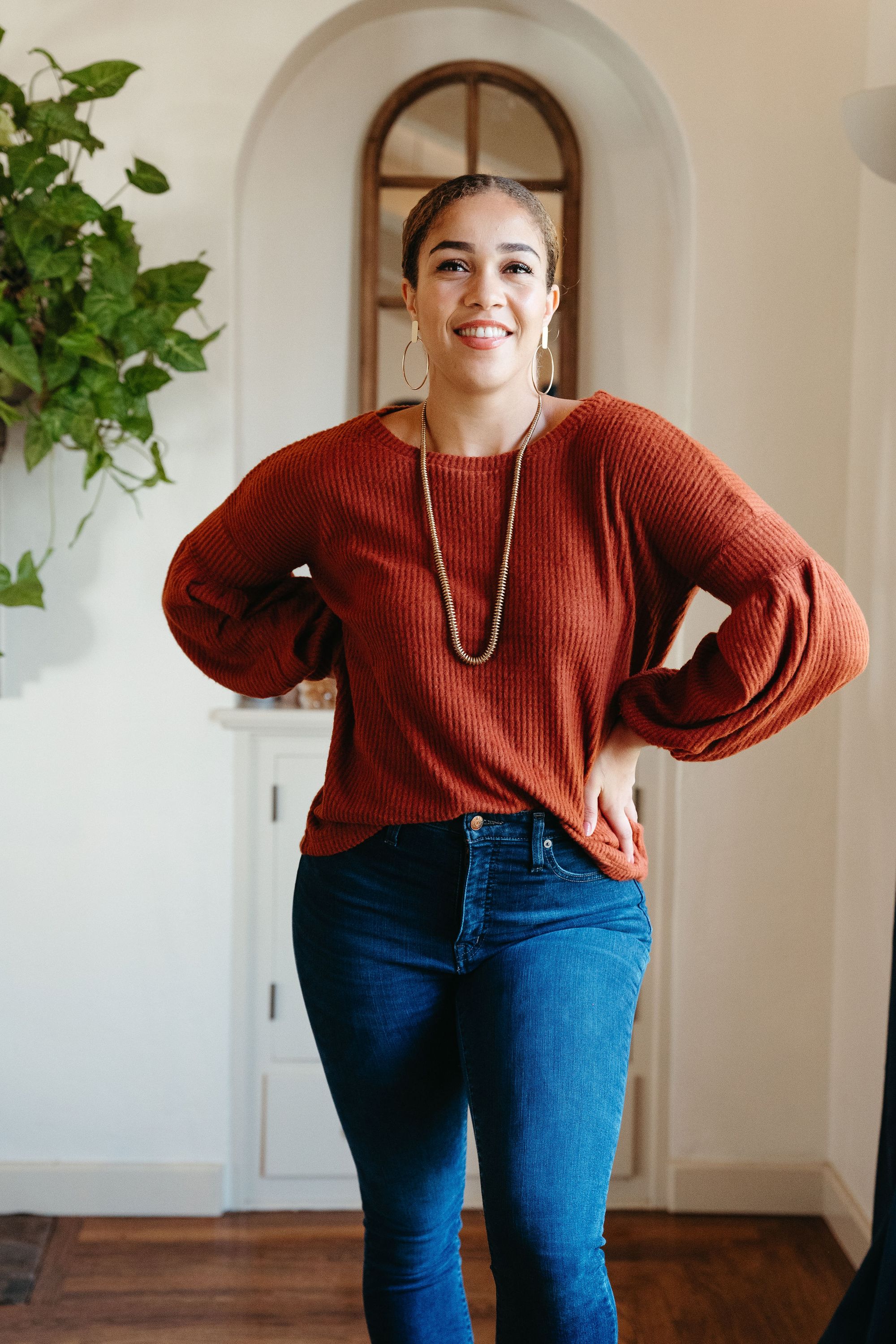 Urban Cozy Blouse in Brown featuring textured fabric and stylish cuffs, perfect for casual and dressy occasions.